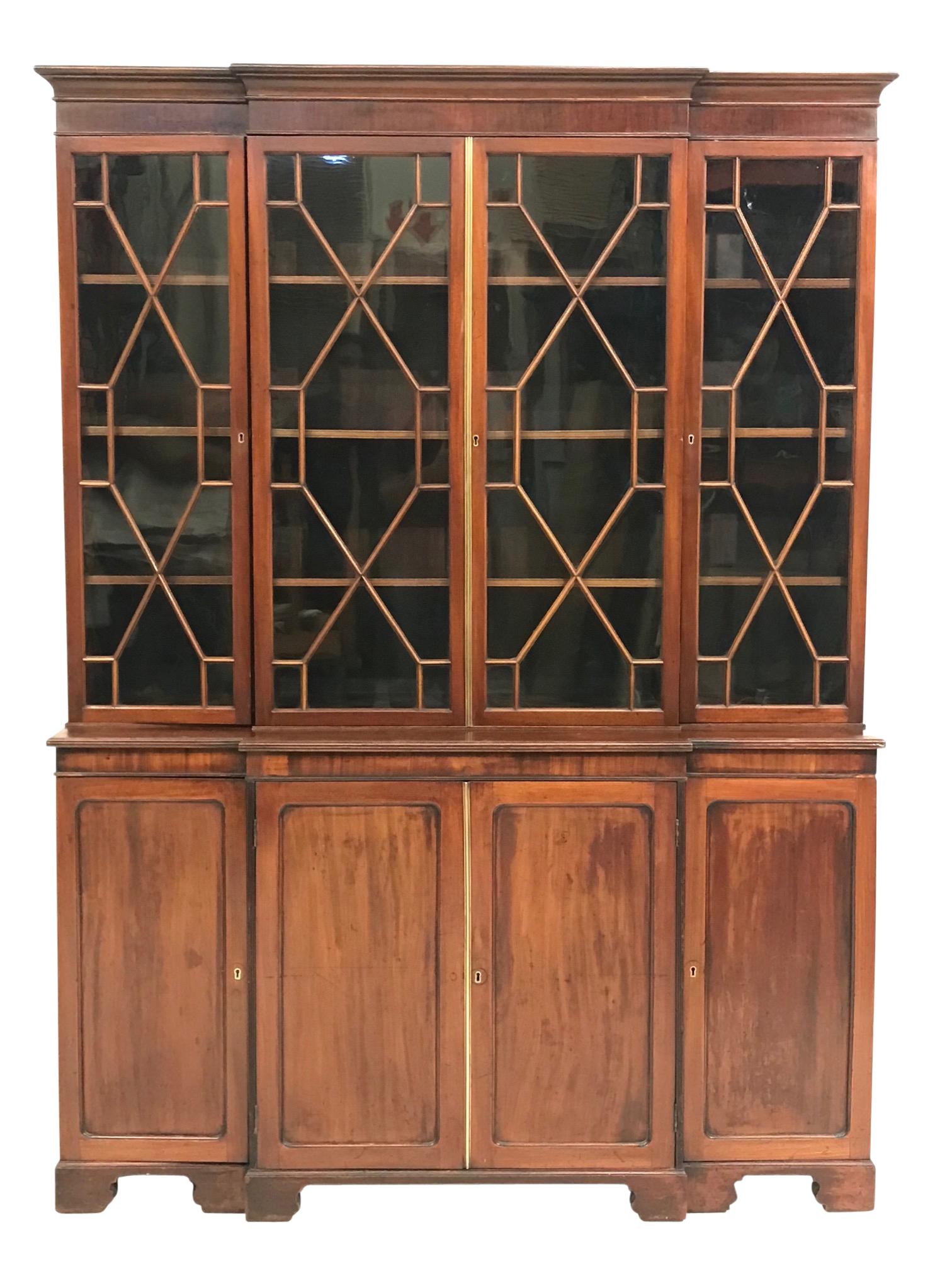 Armario de caoba georgiano, inglés Circa 1830 Vidrio