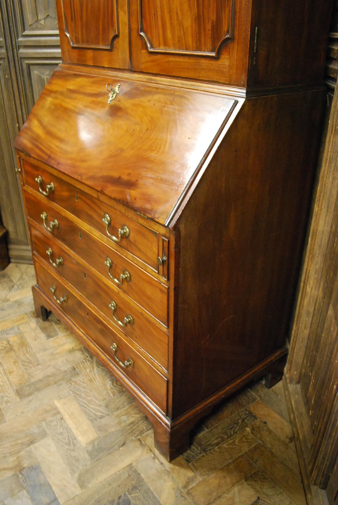 Georgian mahogany bureau bookcase For Sale 2