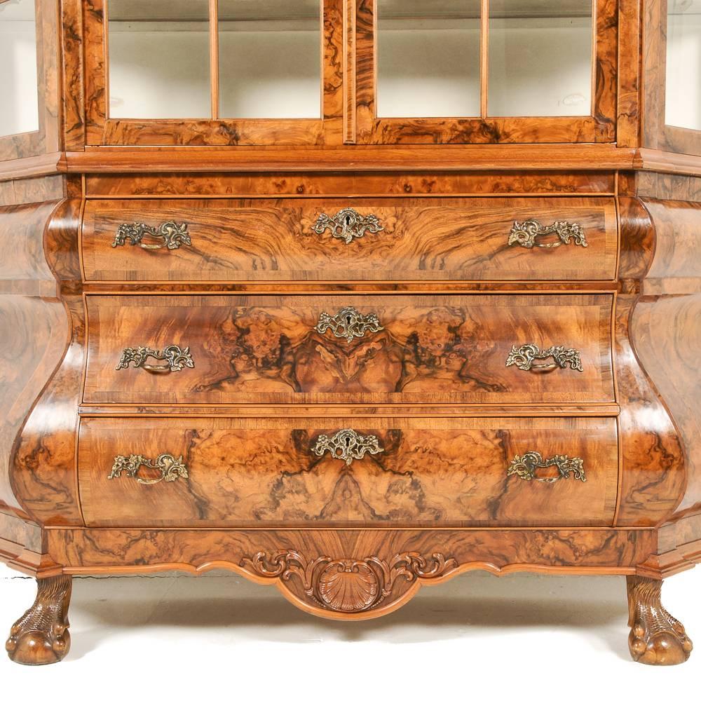 A fine, English George III bureau-bookcase. Beautiful colour and figuring, the top has adjustable shelves and Gothic-influenced glazing pattern, the bottom having a finely-fitted secretary drawer over three drawers. 

Older replacement pulls in