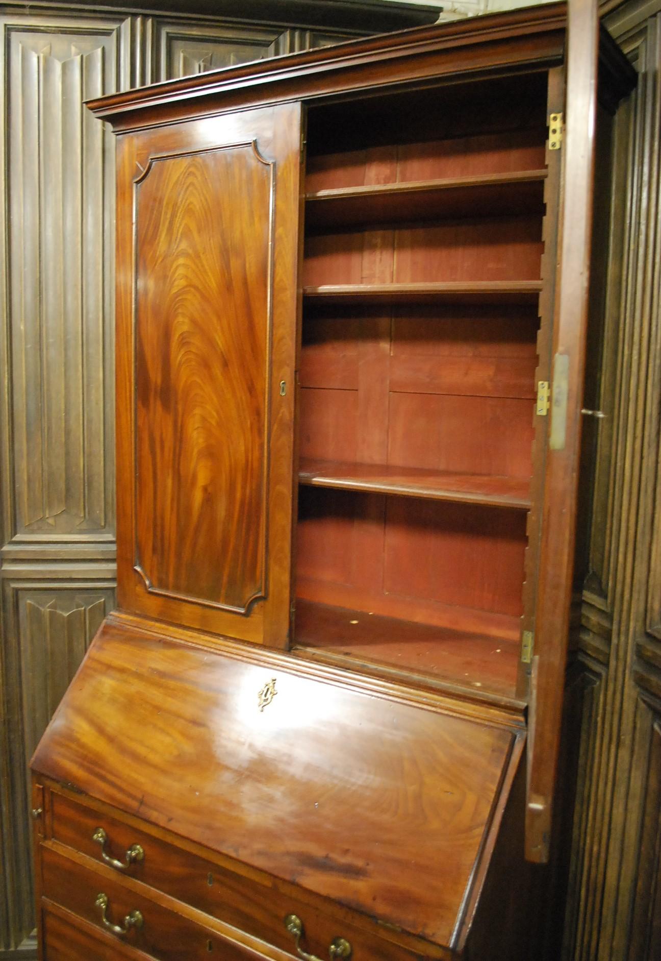 Polished Georgian mahogany bureau bookcase For Sale