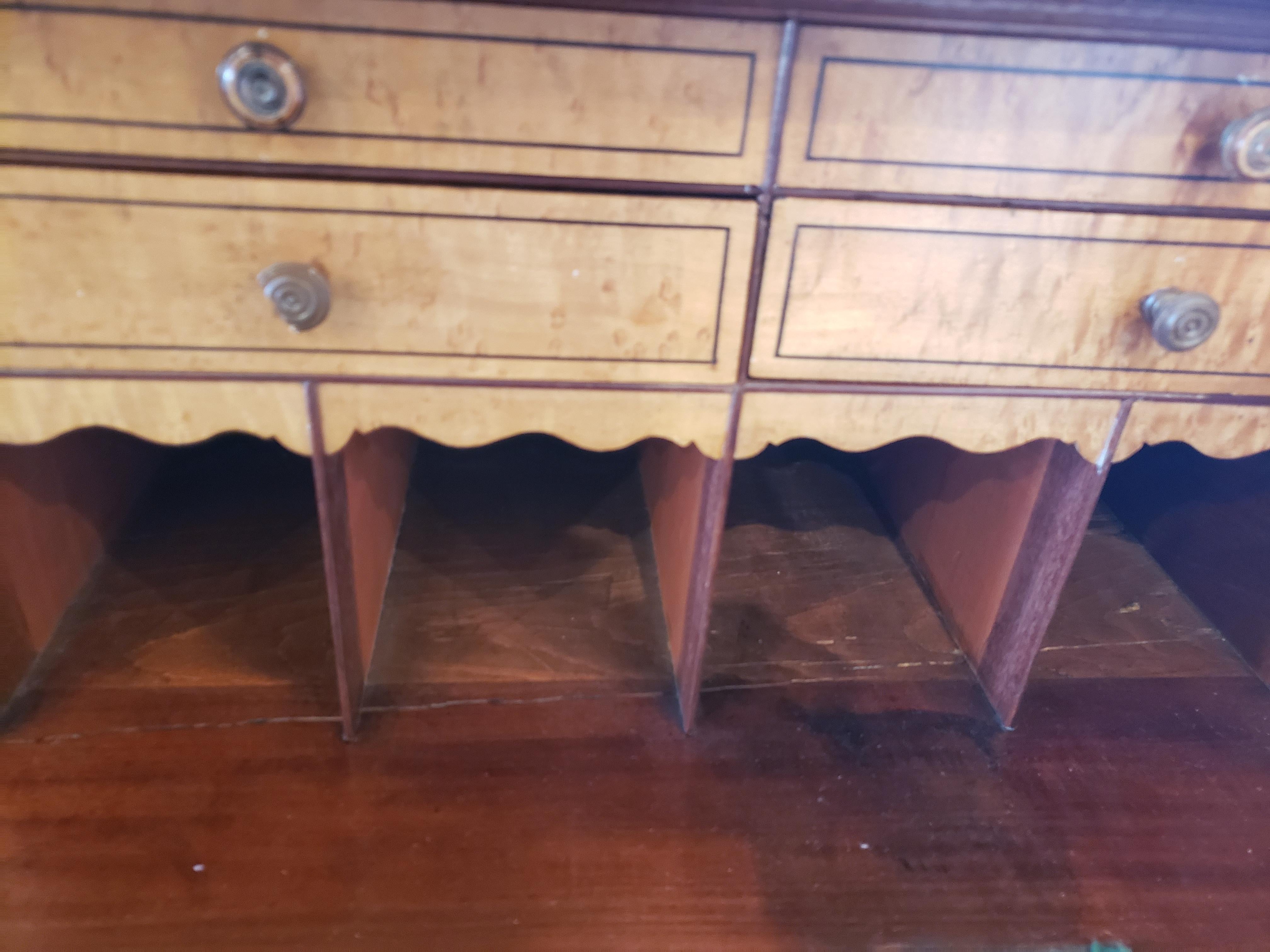 Georgian Mahogany Butler Secretaire with Crossbanding and Inlay In Good Condition In Pawleys Island, SC