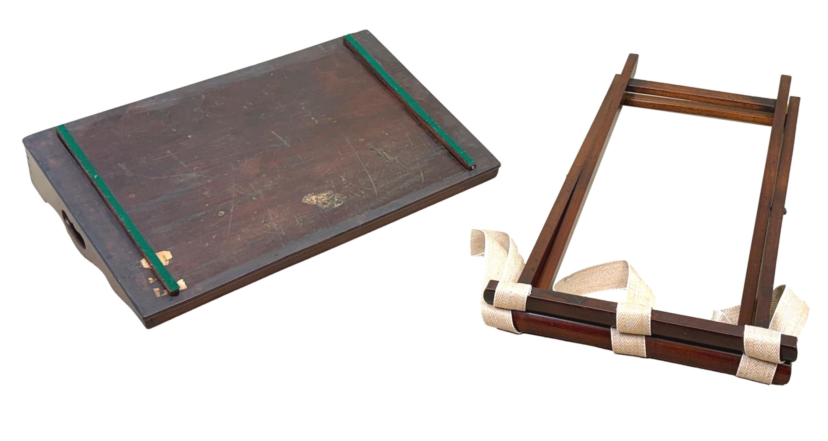 Bandeja de mayordomo georgiana de caoba sobre soporte plegable 3