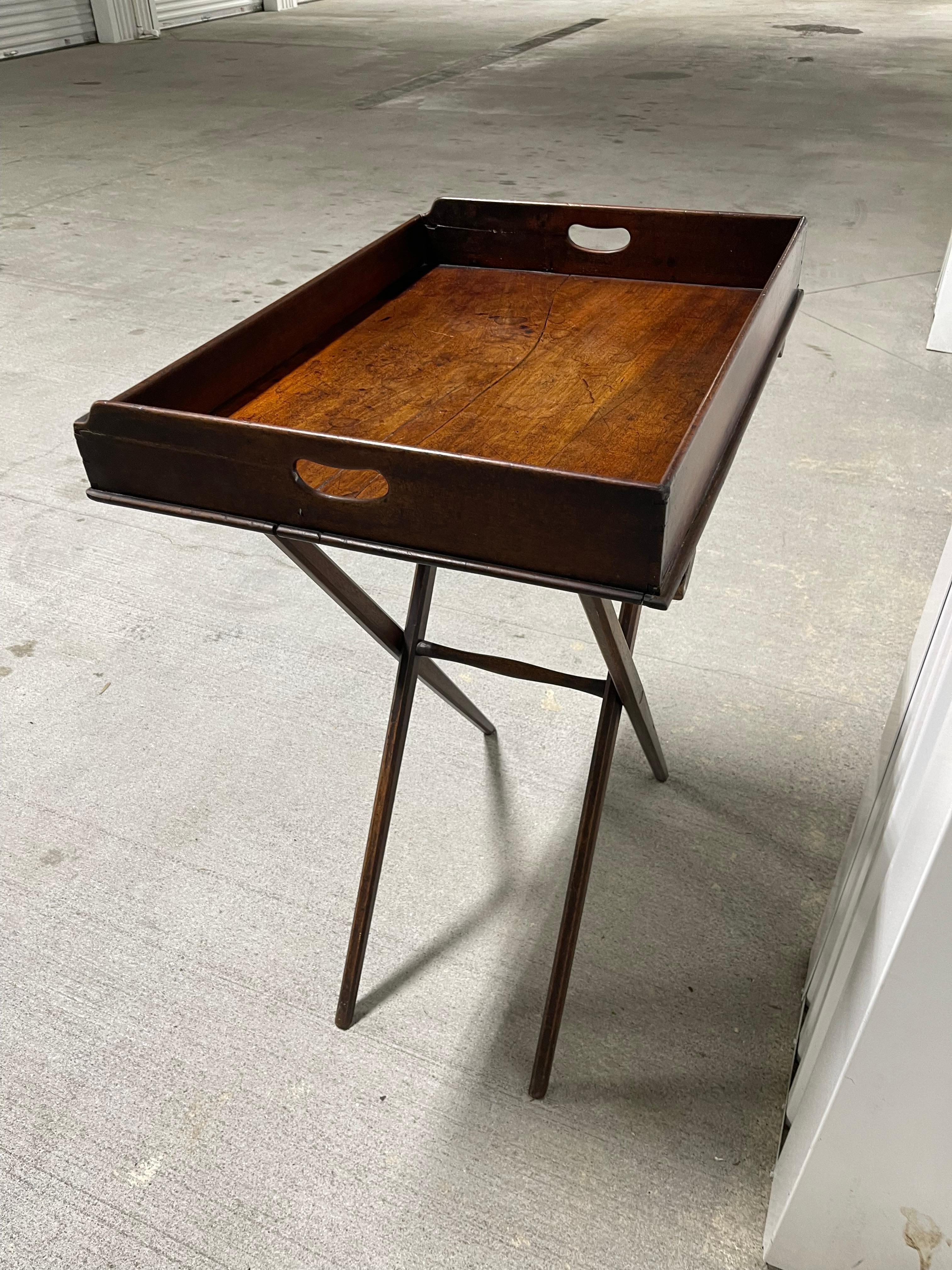 Georgian Mahogany Butler's Tray on Stand. Early 19th century In Good Condition In Savannah, GA