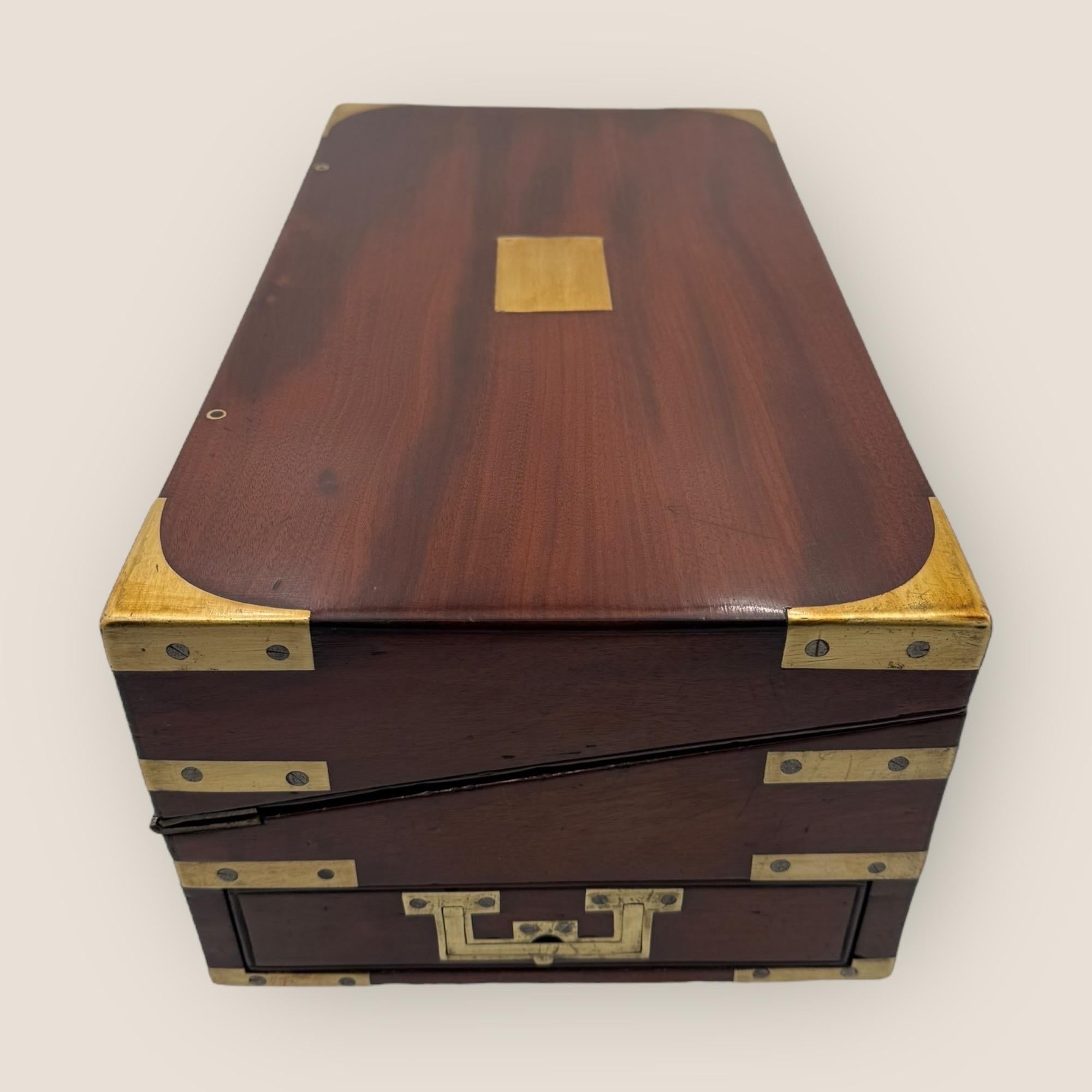 Georgian Mahagoni Campaigner Schreiben Schrägstrich Box im Angebot 3