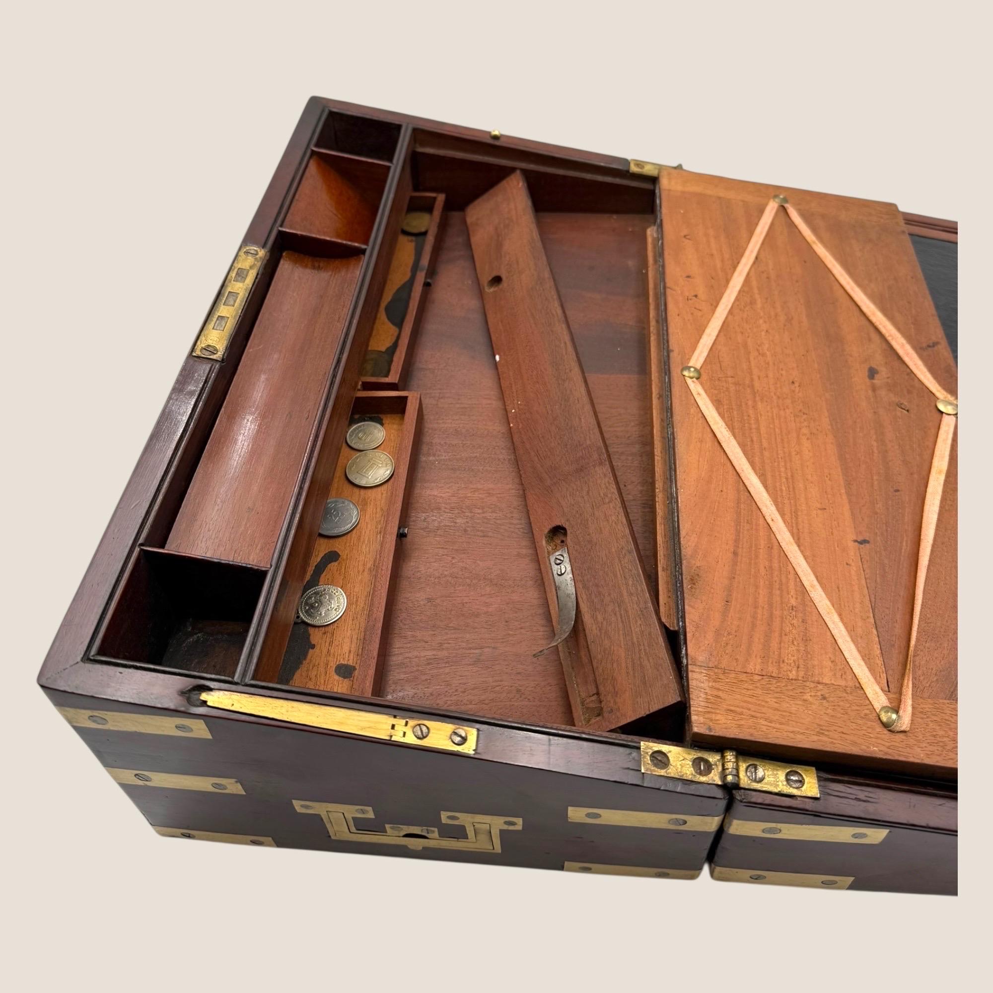 Georgian Mahagoni Campaigner Schreiben Schrägstrich Box (Handgefertigt) im Angebot