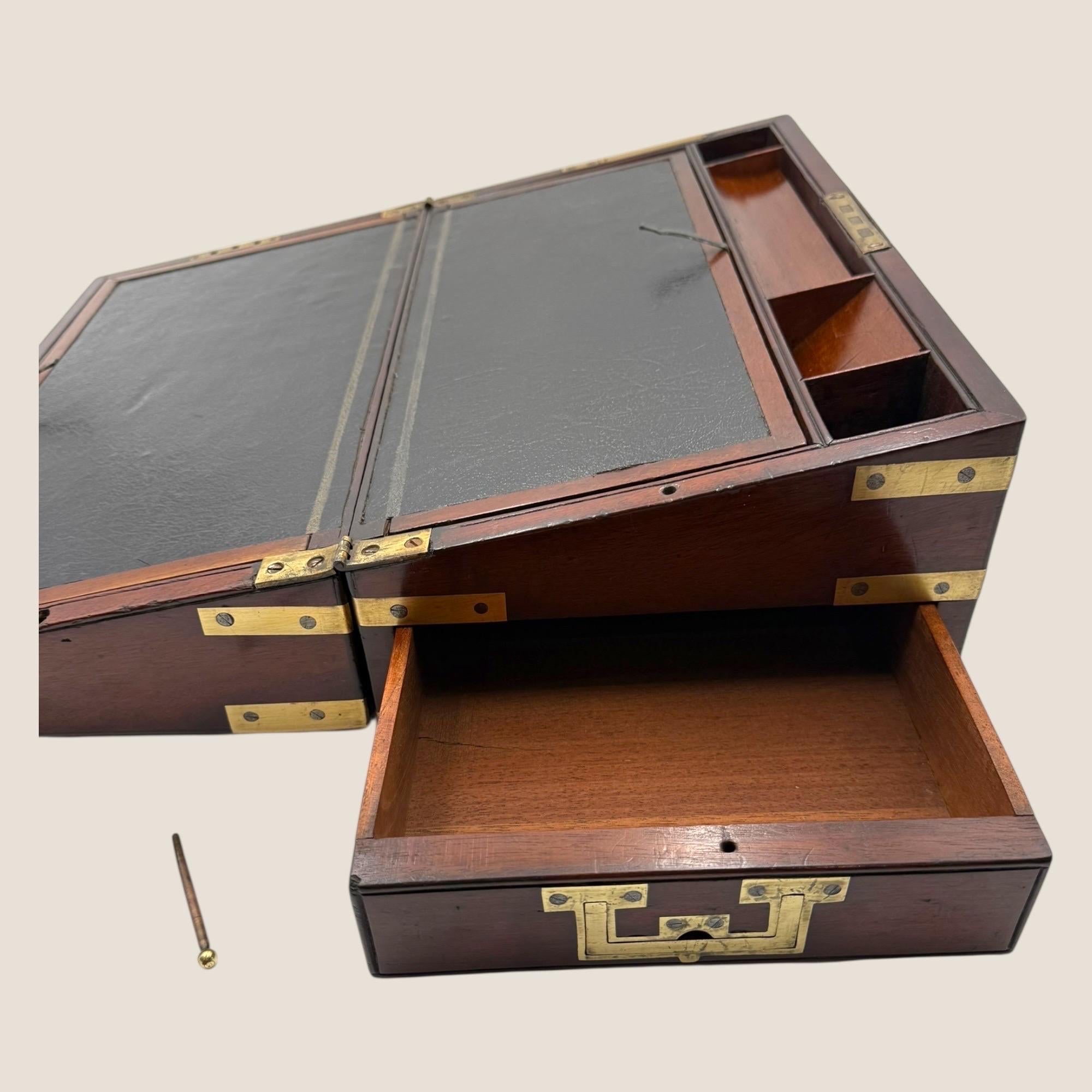 Georgian Mahagoni Campaigner Schreiben Schrägstrich Box (19. Jahrhundert) im Angebot