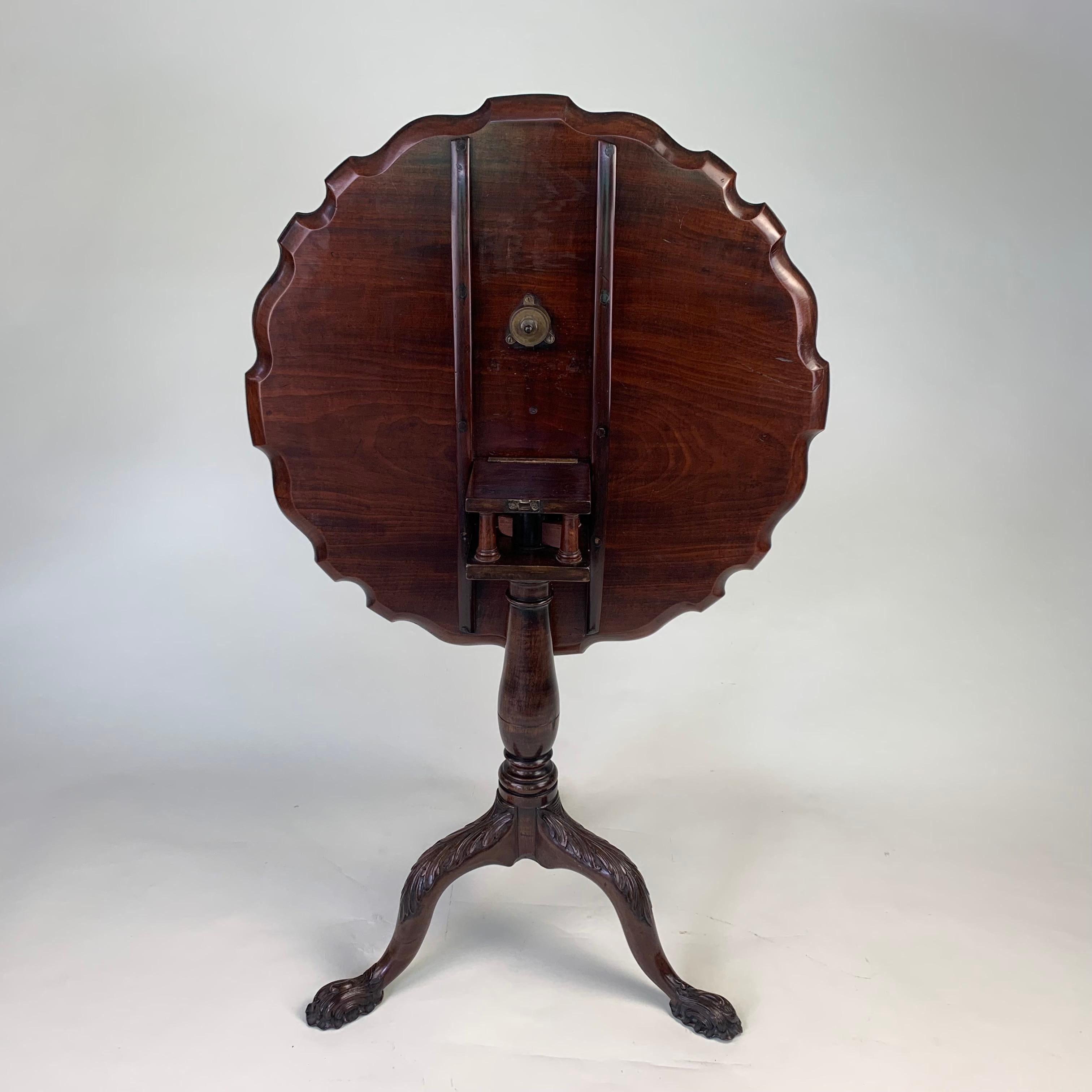 Georgian Mahogany Carved Tripod Table with Piecrust Top For Sale 4