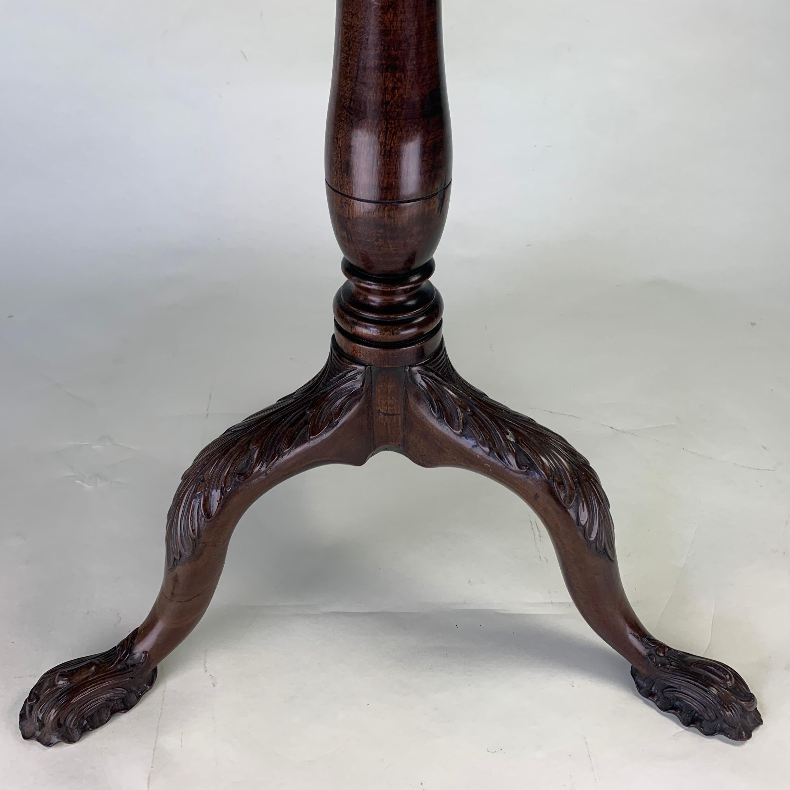 18th Century Georgian Mahogany Carved Tripod Table with Piecrust Top For Sale