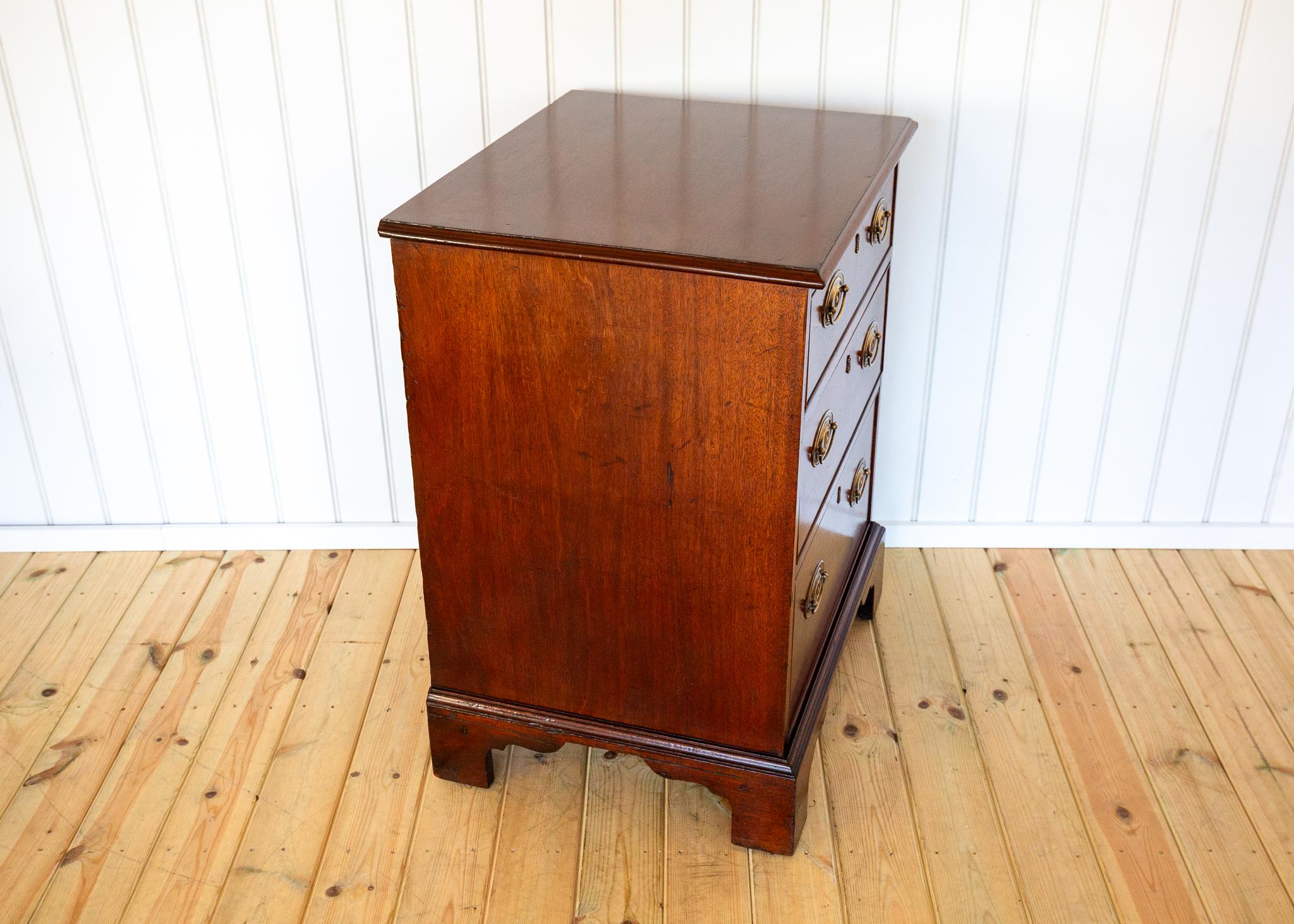 Cassettiera in mogano Georgian House Casa di campagna Piccolo ufficio da letto per scapoli e ammogliati in vendita 5