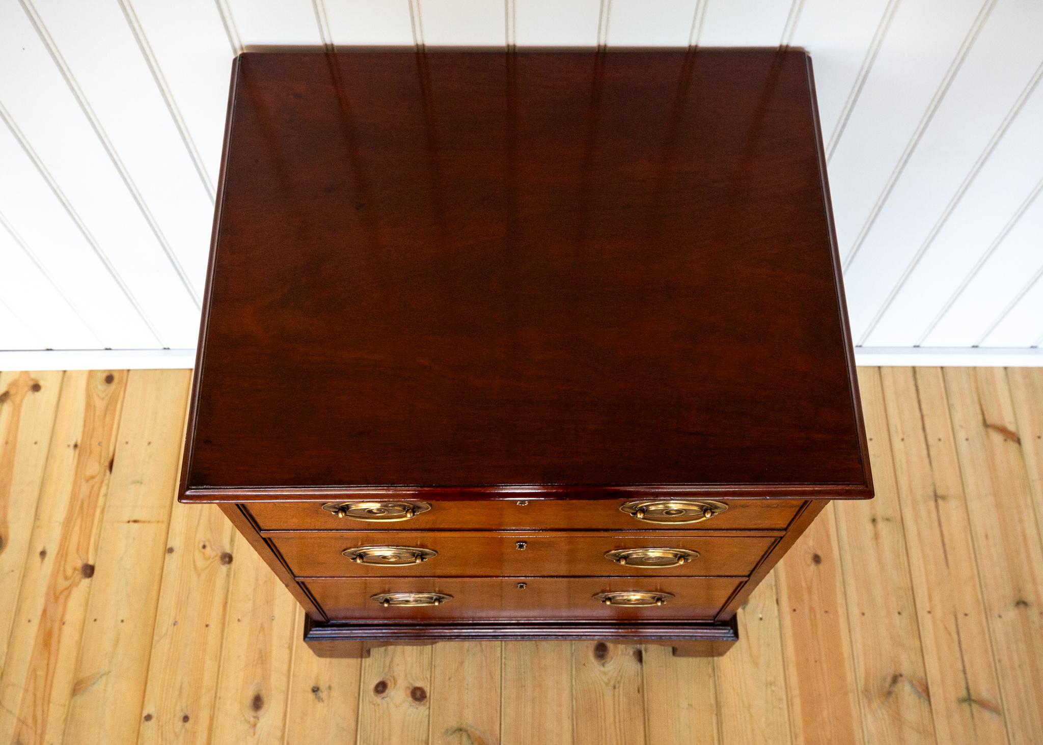 Cassettiera in mogano Georgian House Casa di campagna Piccolo ufficio da letto per scapoli e ammogliati in vendita 7