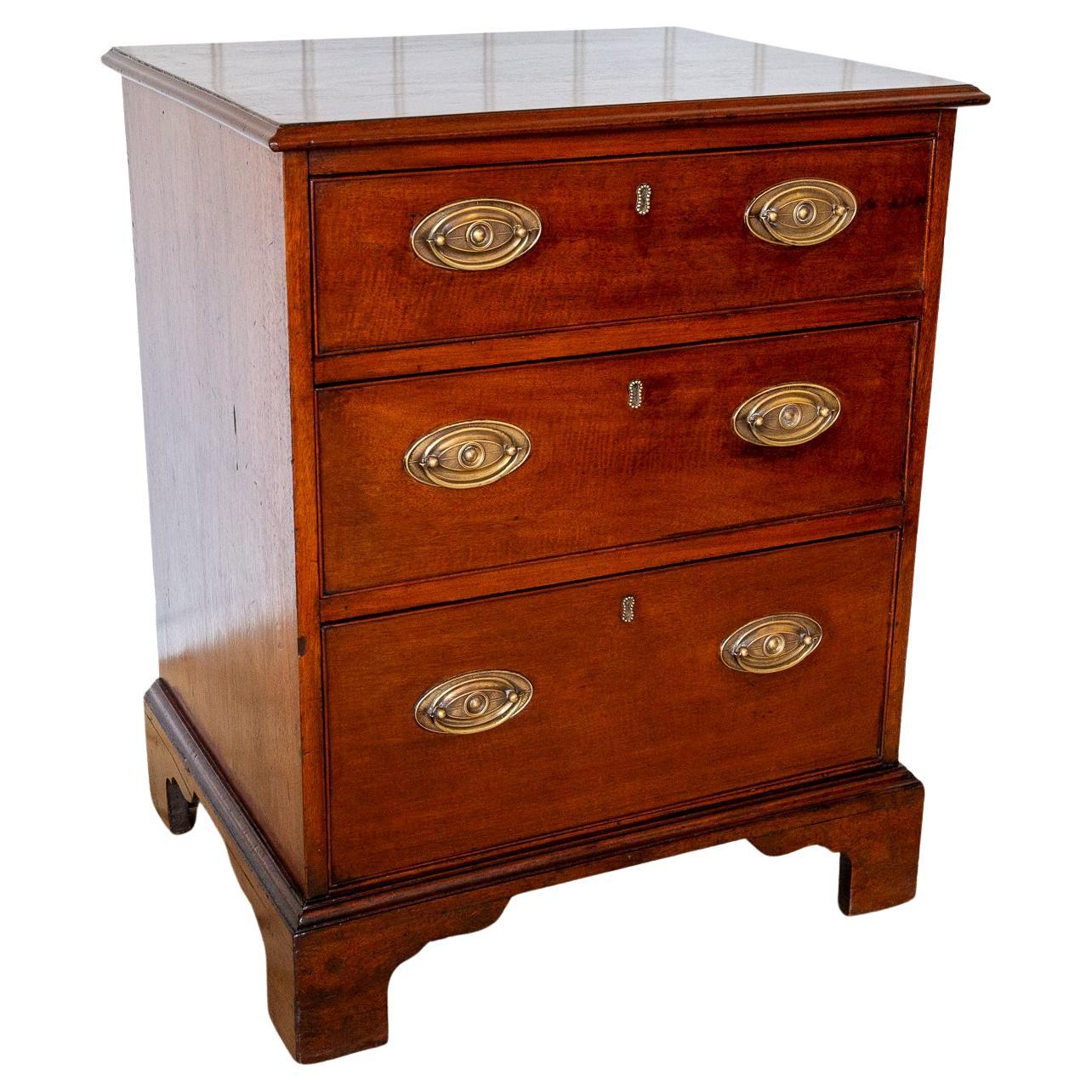 Georgian Mahogany Chest of Drawers Country House Small Bachelor’s Office Bedside