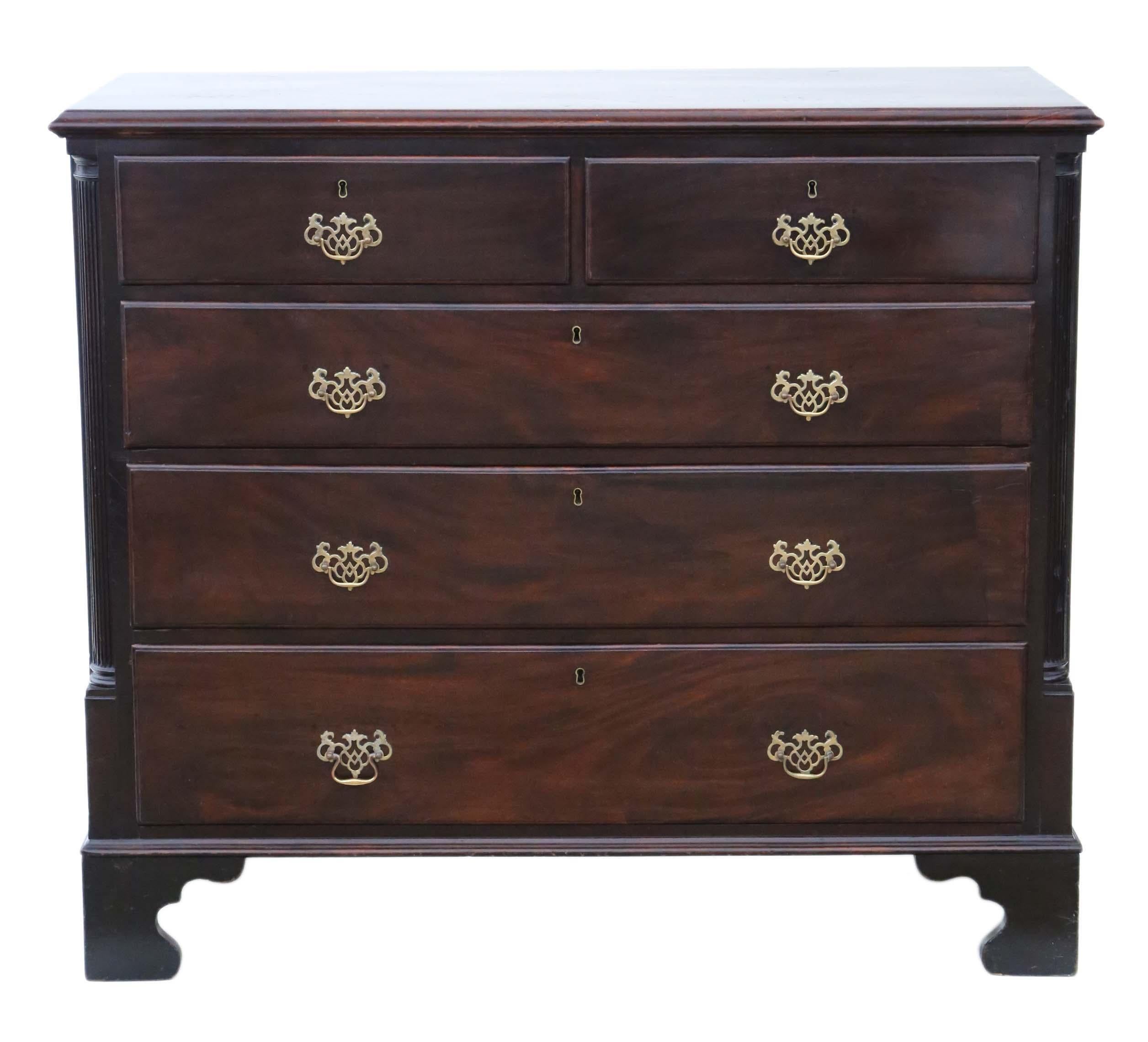 Antique large quality Georgian mahogany chest of drawers, circa 1760.
This is a lovely chest, that is full of age and character.
A quality piece with elegant lines.
Solid, no loose joints.
The oak lined drawers slide freely. We have no keys and