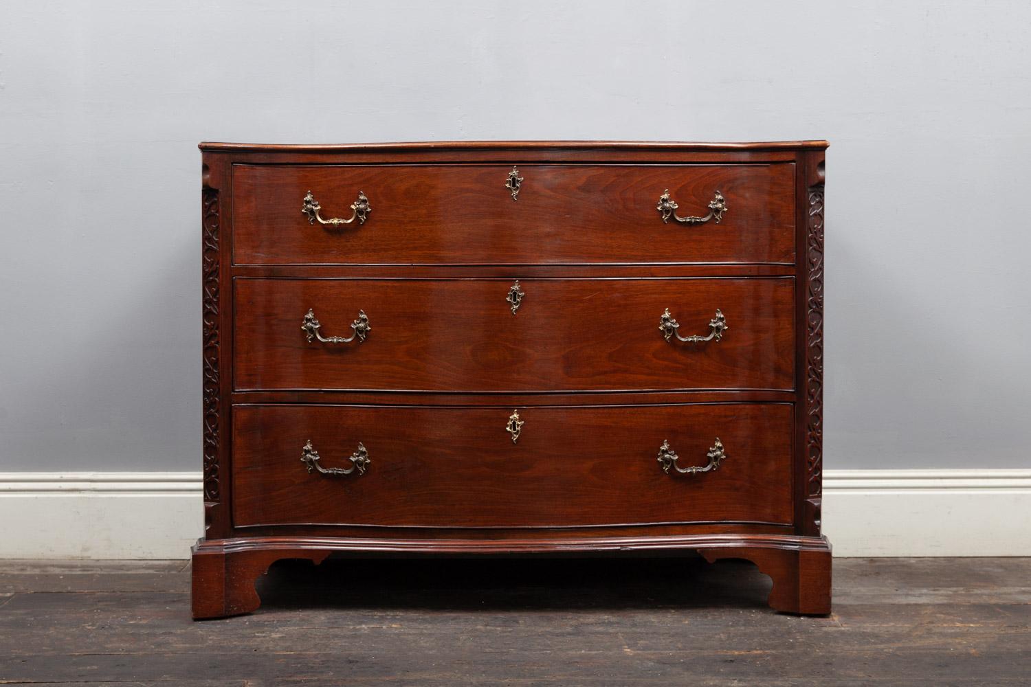 English Georgian Mahogany Chest of Drawers For Sale