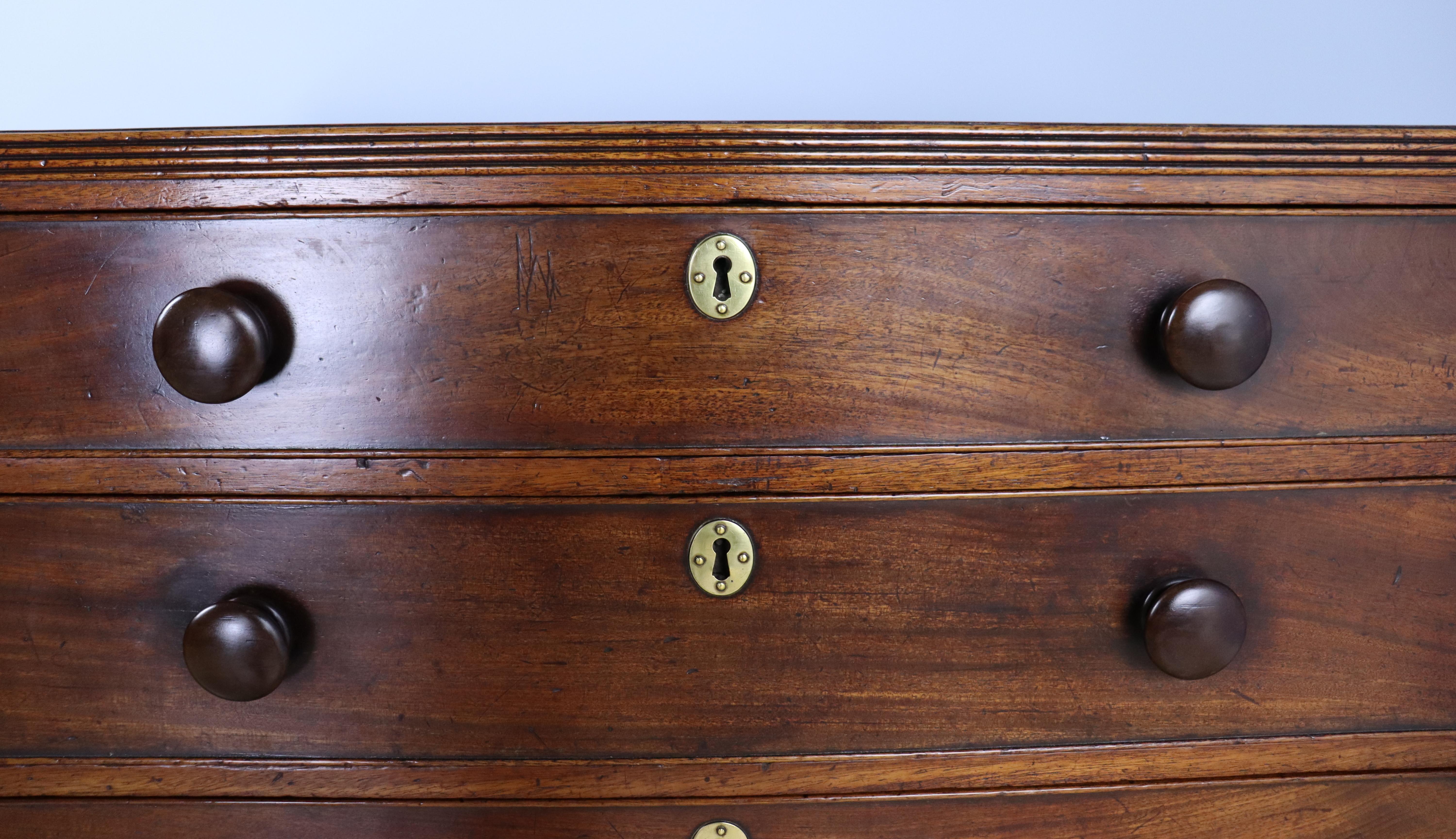 18th Century Georgian Mahogany Chest of Drawers with Splayed Feet