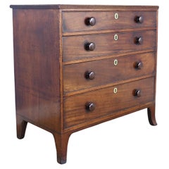 Georgian Mahogany Chest of Drawers with Splayed Feet