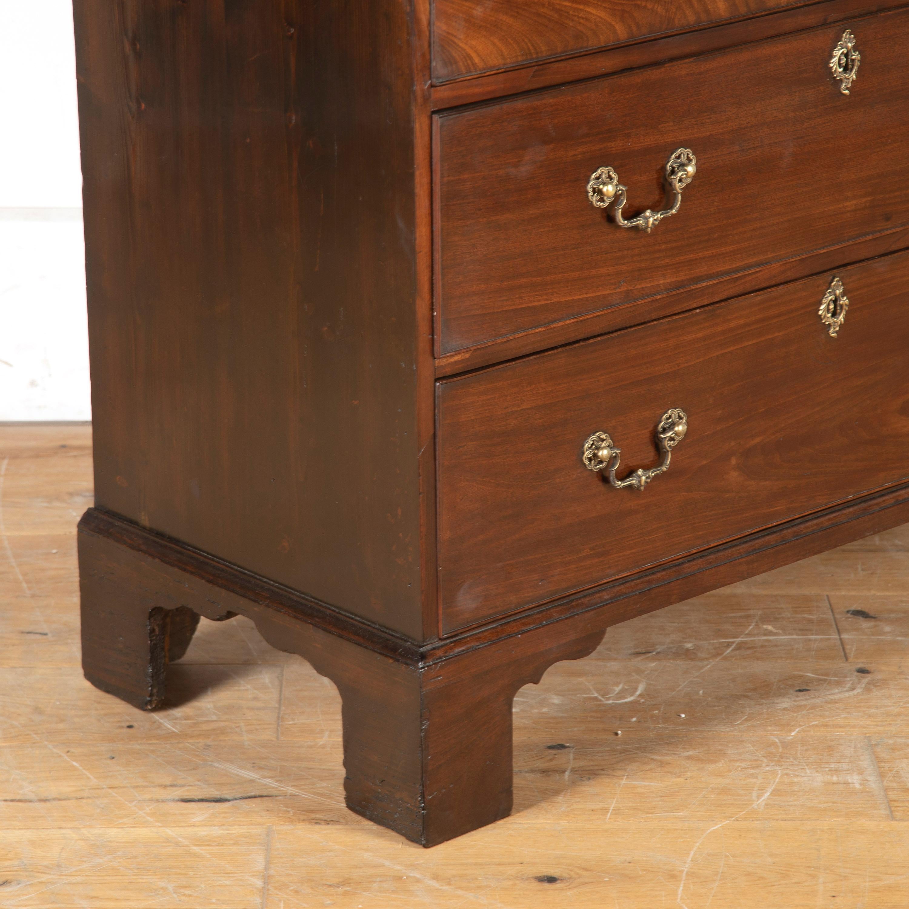 Georgian Mahogany Chest on Chest For Sale 4