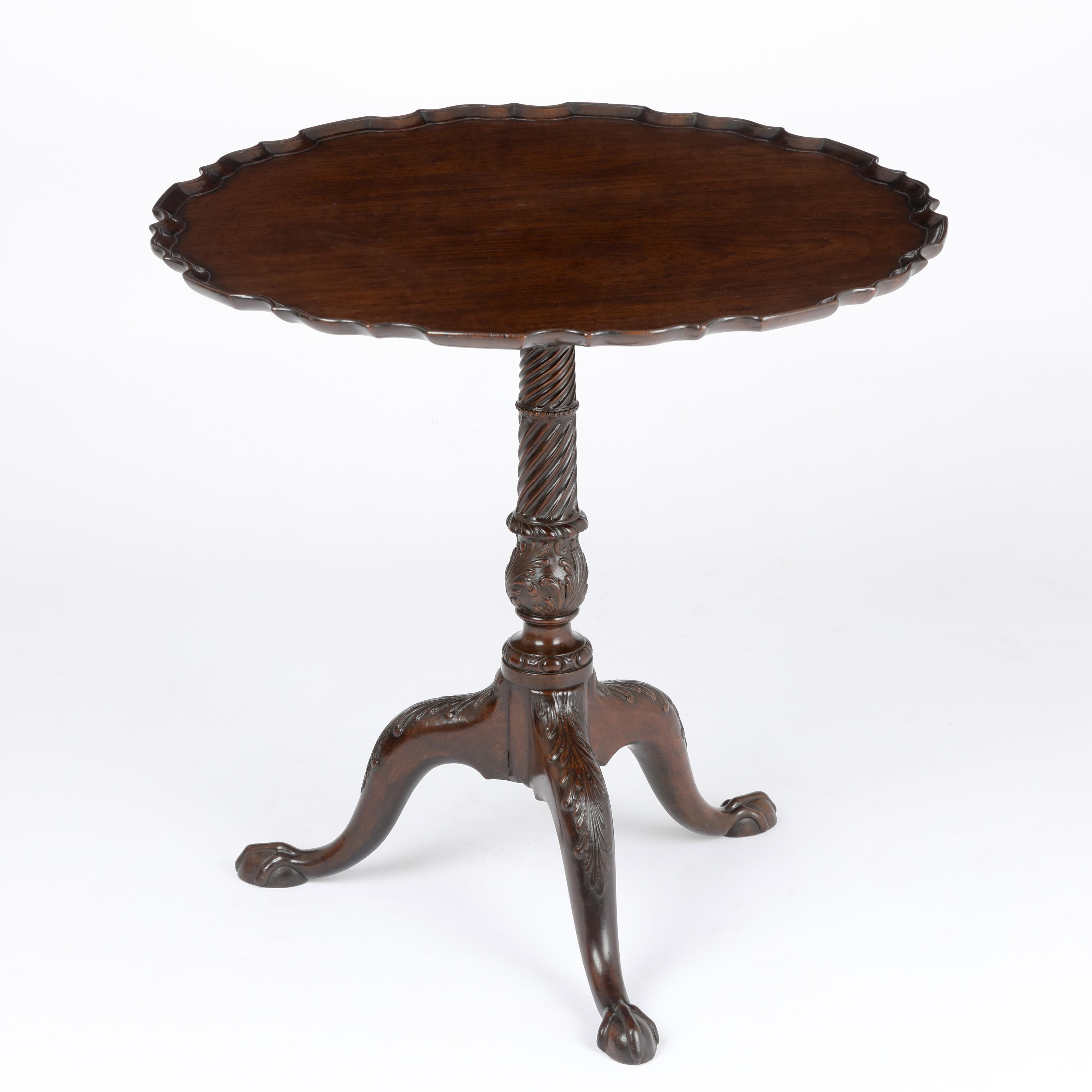 Georgian mahogany circular Tripod Table with piecrust top In Good Condition For Sale In Folkestone, GB