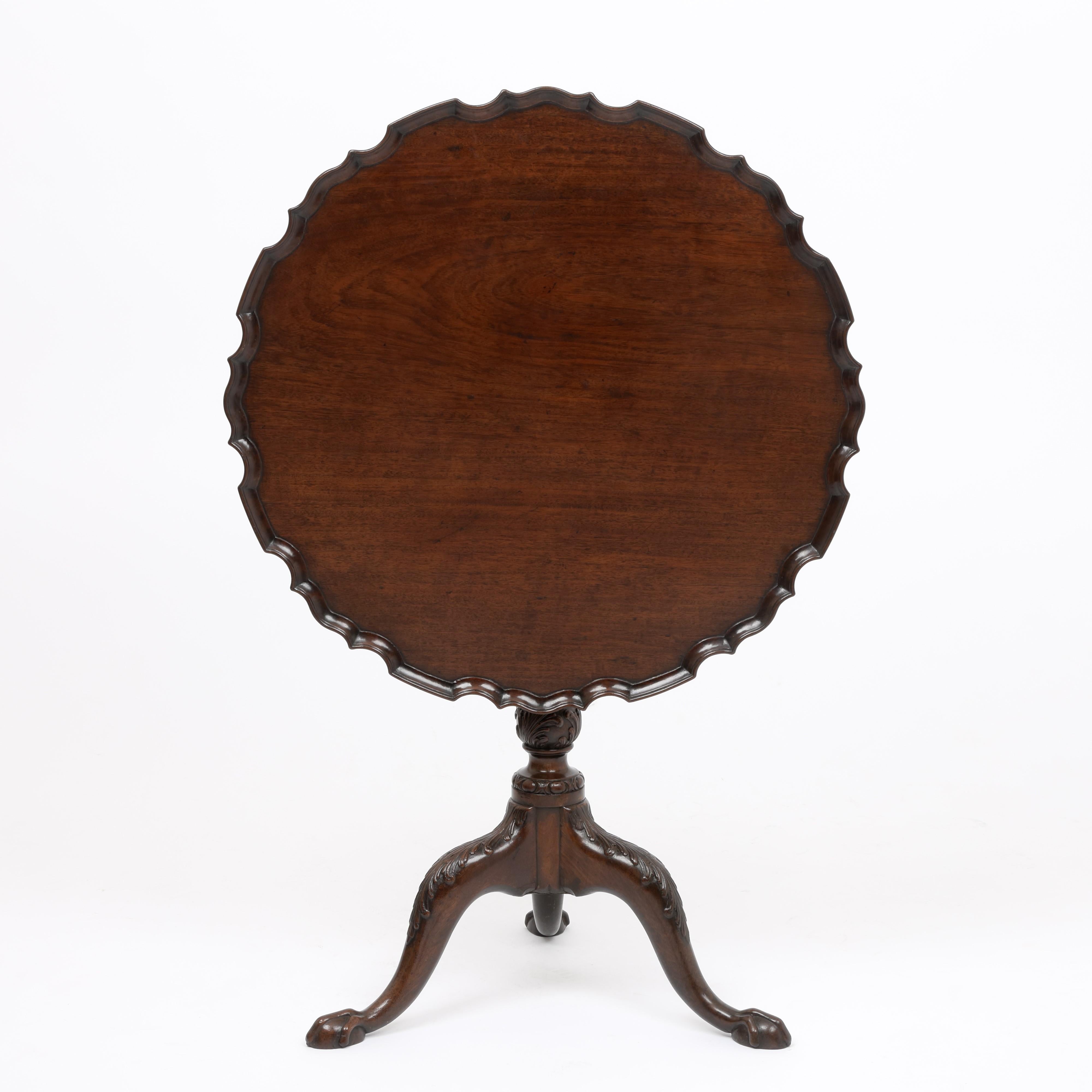 Georgian mahogany circular Tripod Table with piecrust top For Sale 1