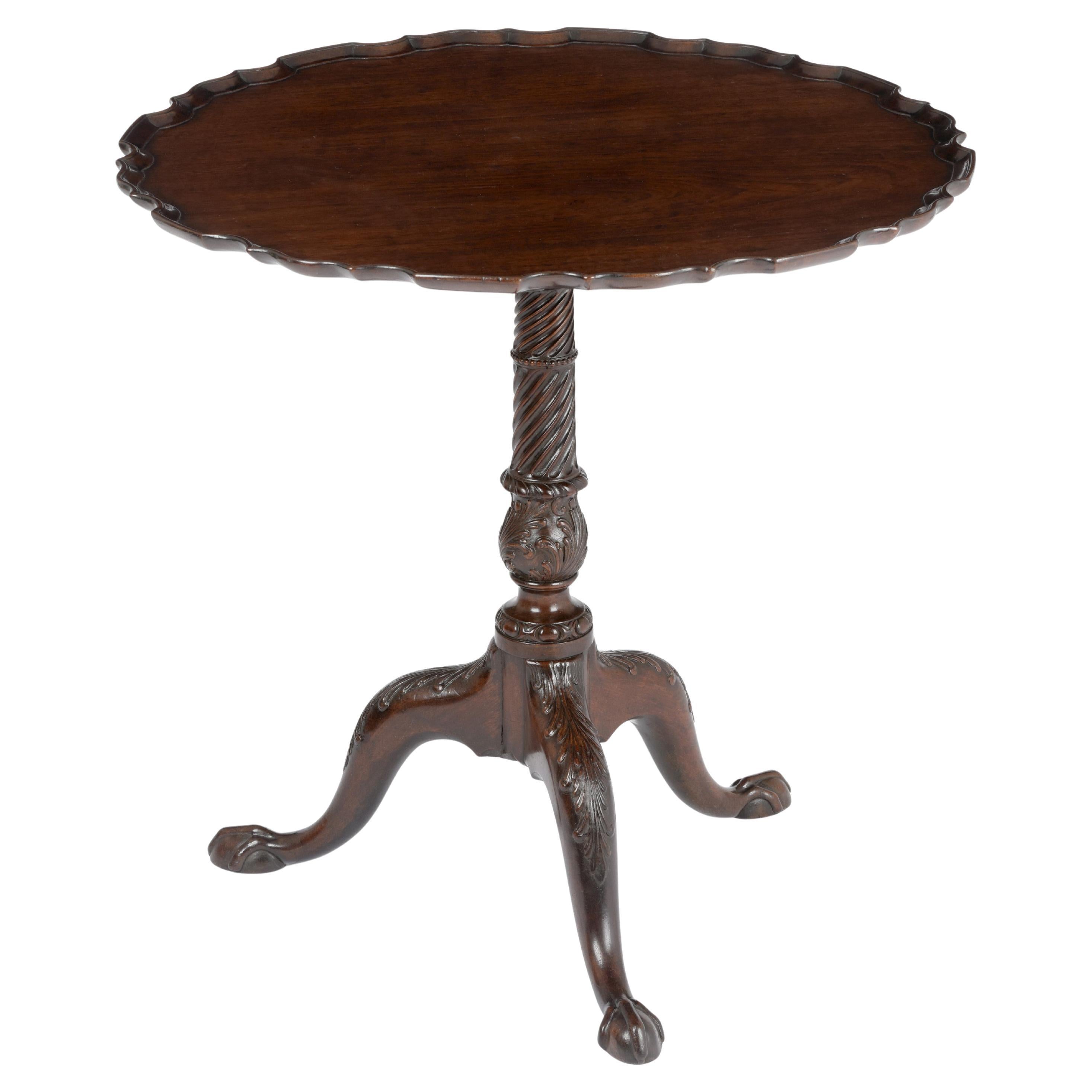 Mesa Trípode circular georgiana de caoba con tablero de piquete