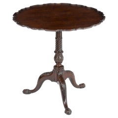 Georgian mahogany circular Tripod Table with piecrust top