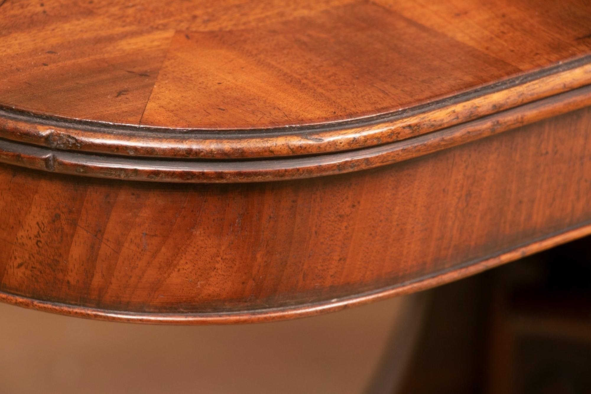 Georgian Mahogany Crossbanded Table In Good Condition In London, Greenwich