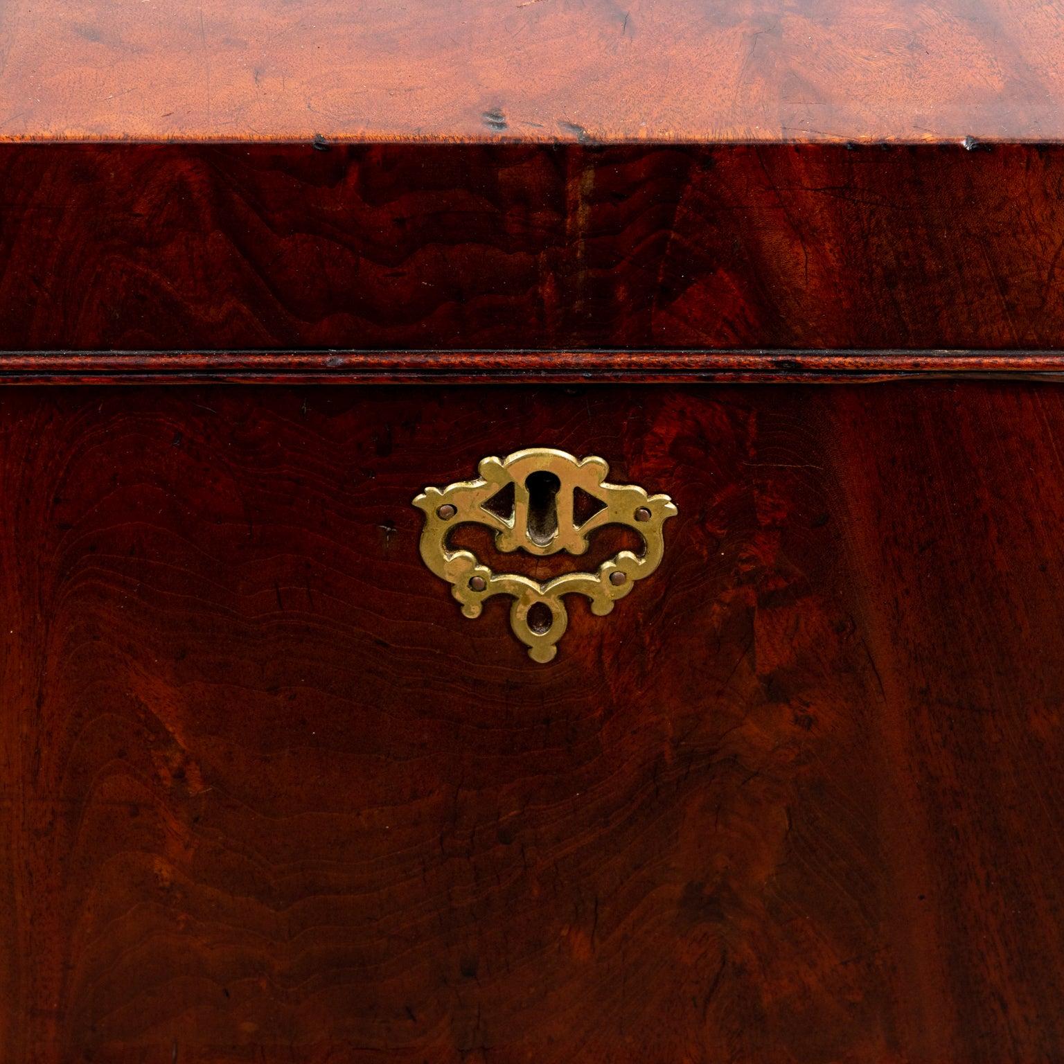 Georgian mahogany cube Cellarette or box in mahogany veneer on pine. Please note of wear consistent with age.