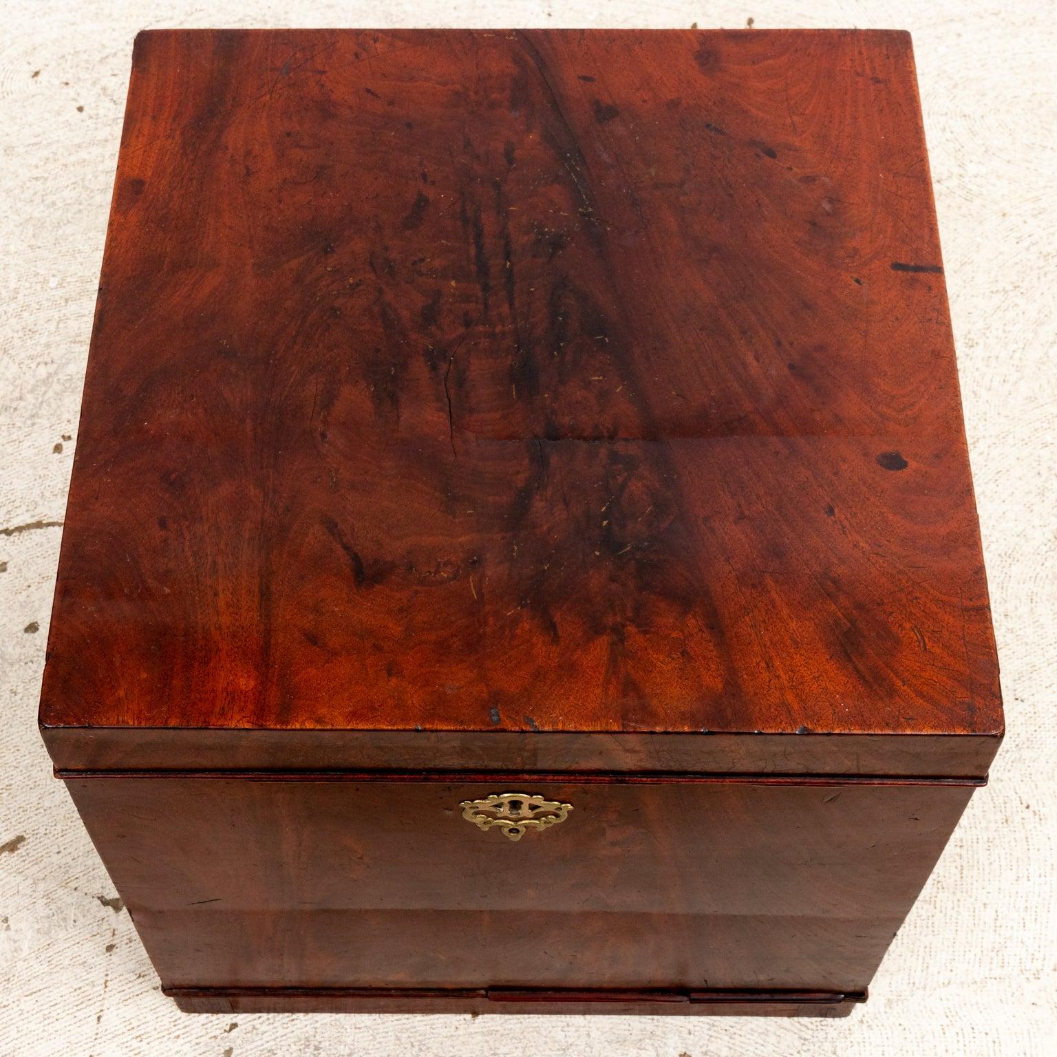 Hepplewhite Georgian Mahogany Cube Cellarette For Sale