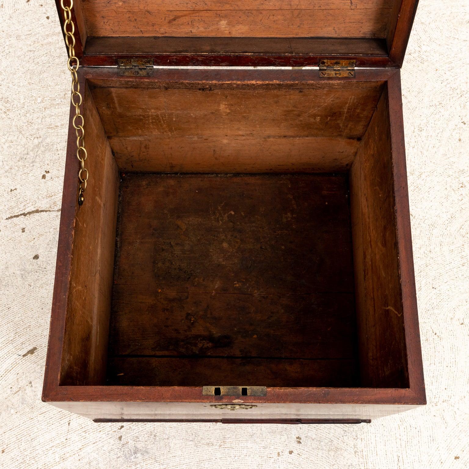 Georgian Mahogany Cube Cellarette In Good Condition For Sale In Stamford, CT