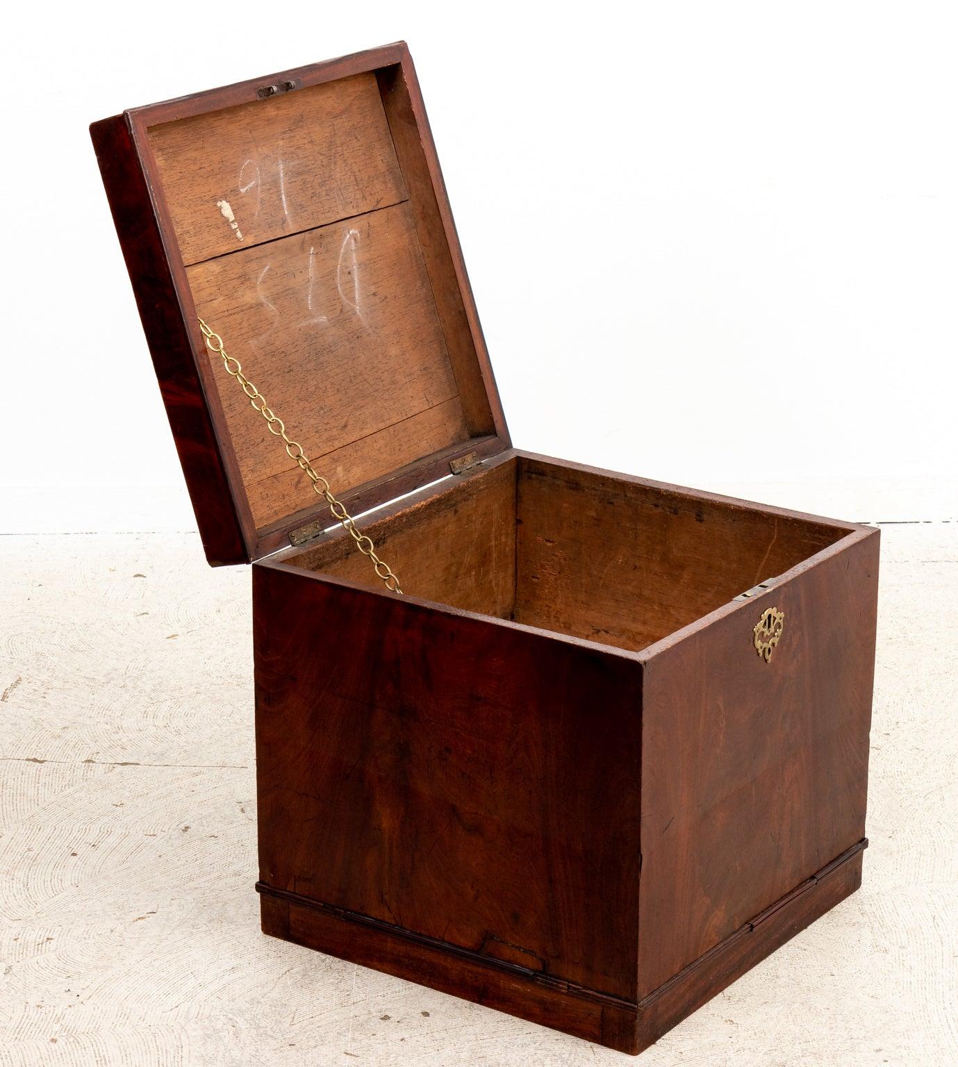 Late 18th Century Georgian Mahogany Cube Cellarette For Sale