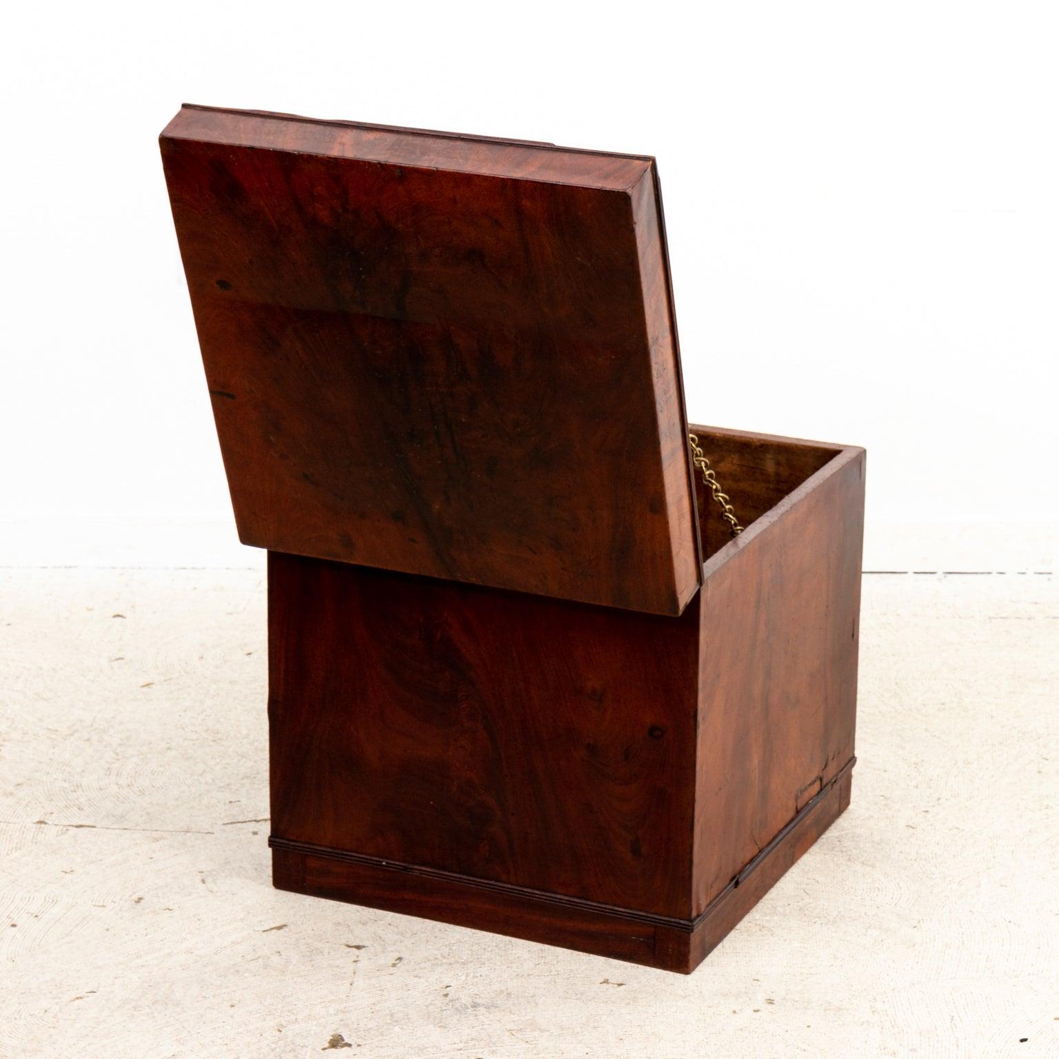 Georgian Mahogany Cube Cellarette For Sale 2