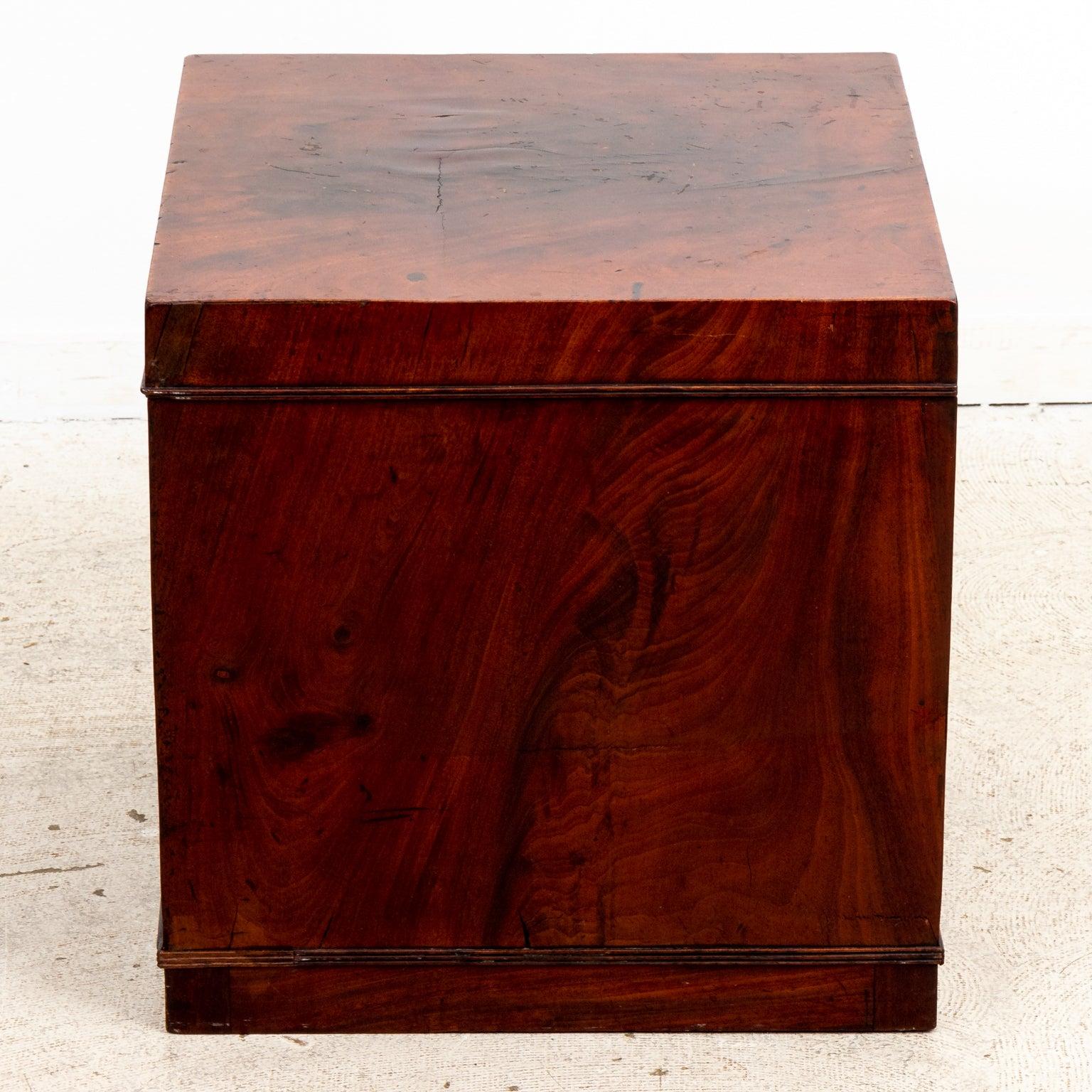 Georgian Mahogany Cube Cellarette For Sale 3