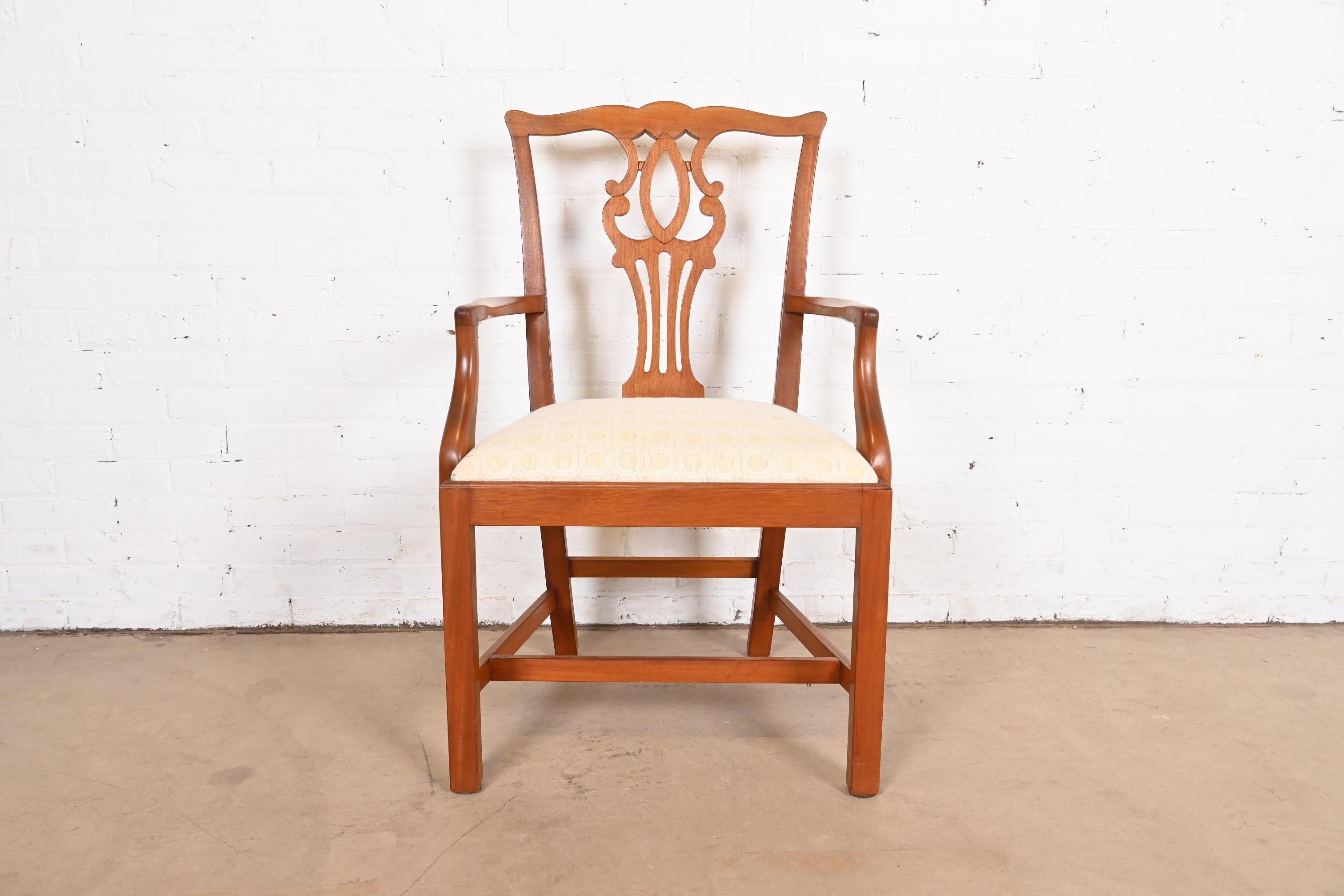 Georgian Mahogany Dining Chairs in the Manner of Baker Furniture, Set of Ten For Sale 5