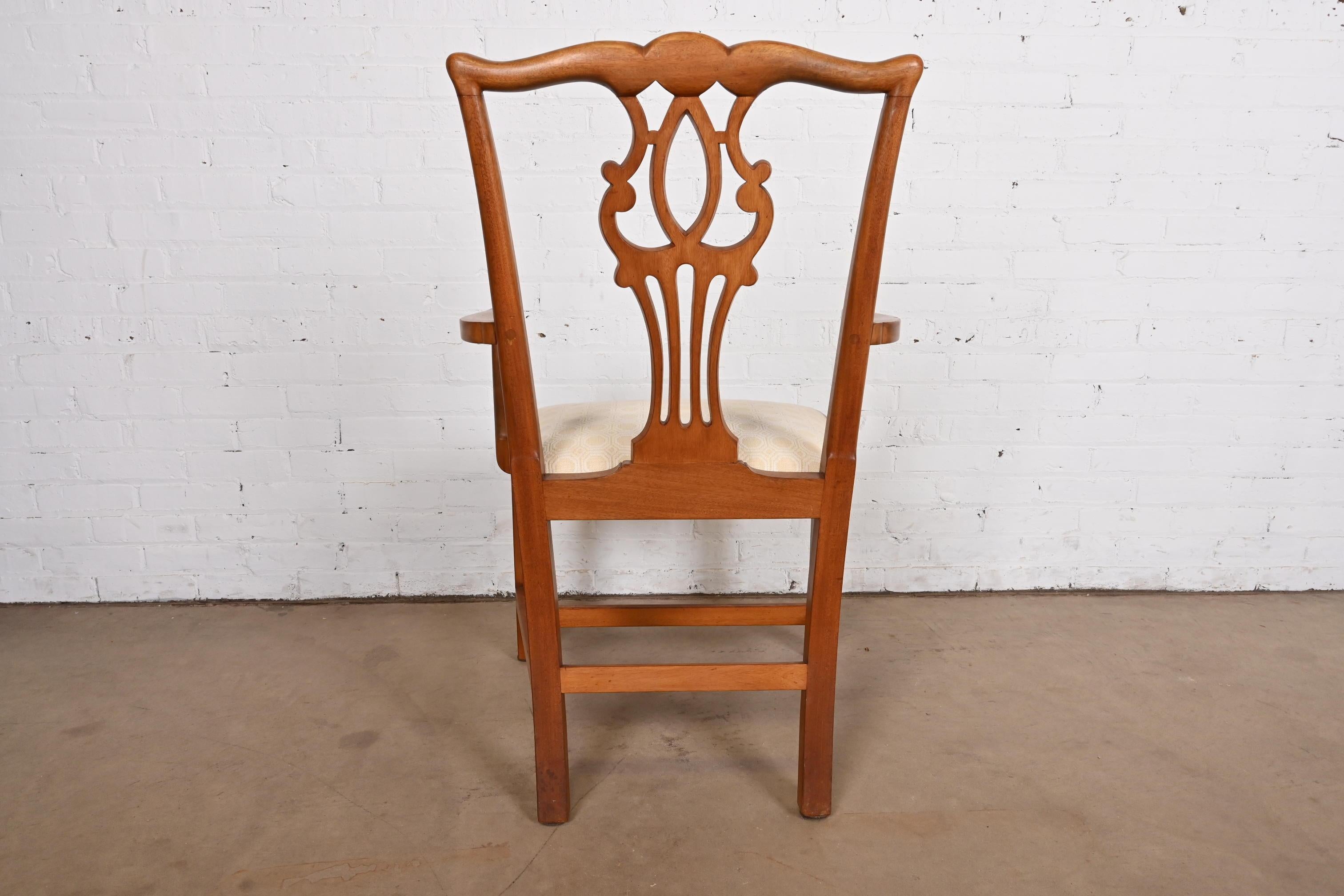 Georgian Mahogany Dining Chairs in the Manner of Baker Furniture, Set of Ten For Sale 6