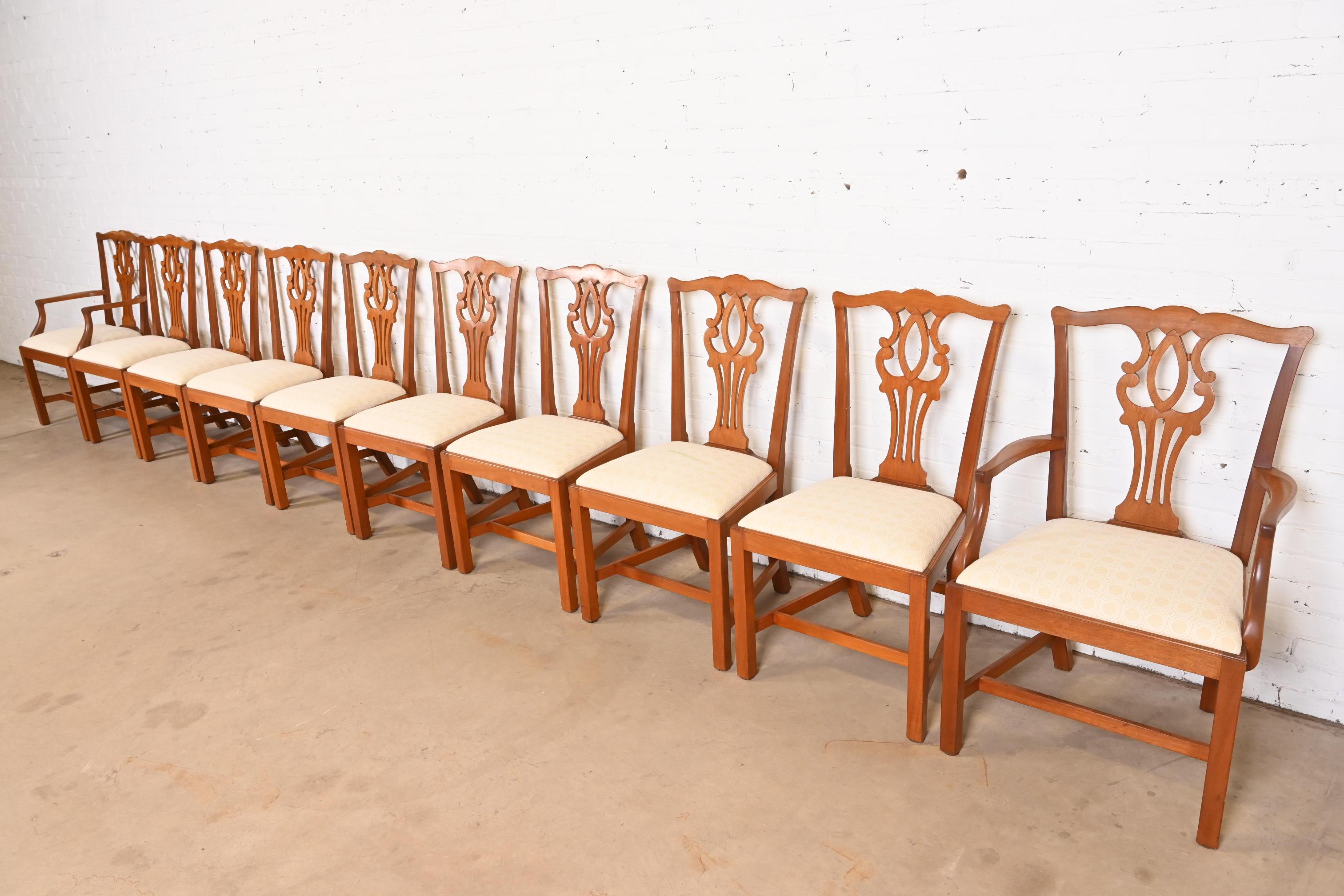American Georgian Mahogany Dining Chairs in the Manner of Baker Furniture, Set of Ten For Sale