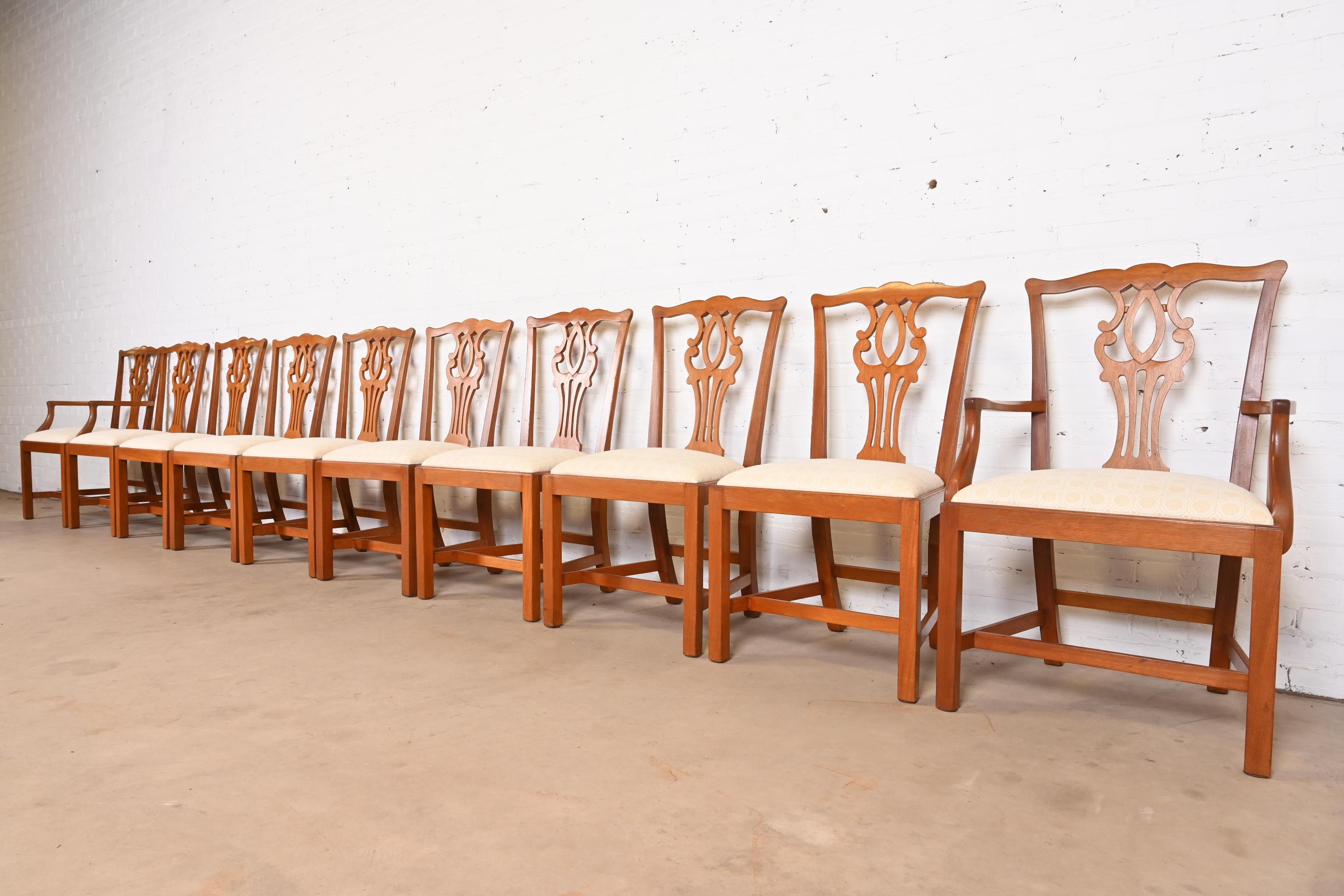 Georgian Mahogany Dining Chairs in the Manner of Baker Furniture, Set of Ten In Good Condition For Sale In South Bend, IN