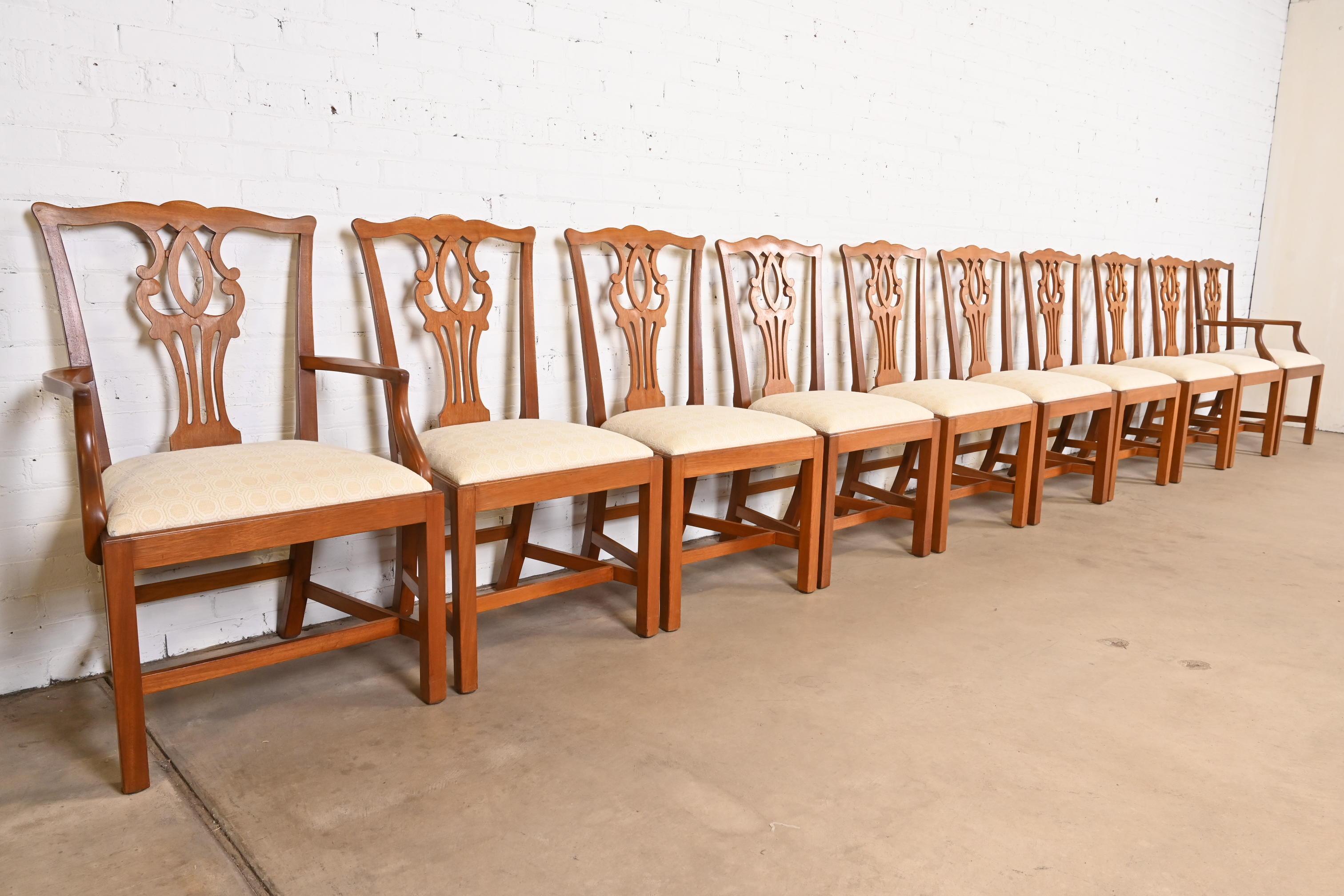 20th Century Georgian Mahogany Dining Chairs in the Manner of Baker Furniture, Set of Ten For Sale
