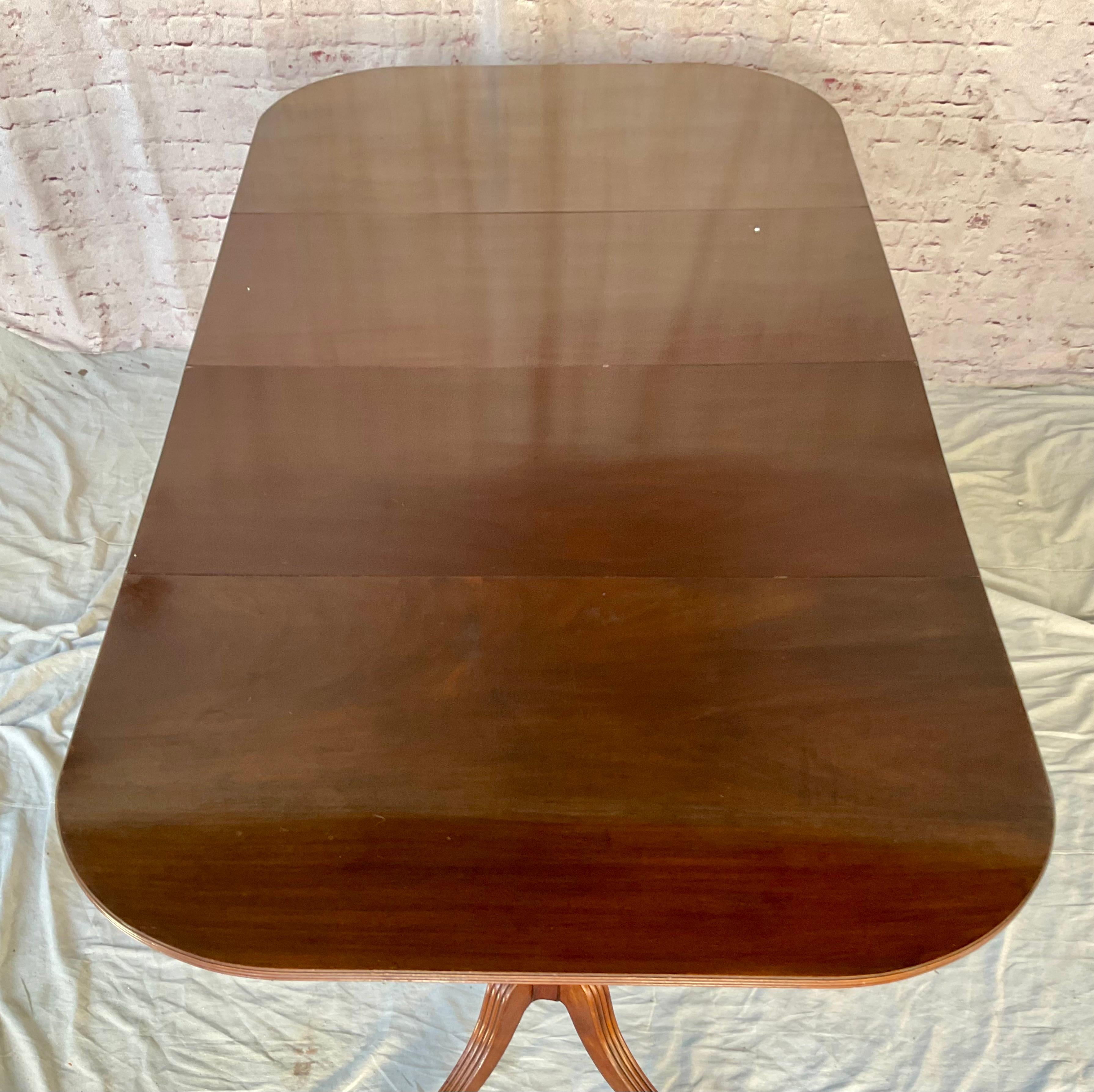 Table de salle à manger géorgienne en acajou 19ème siècle en vente 11