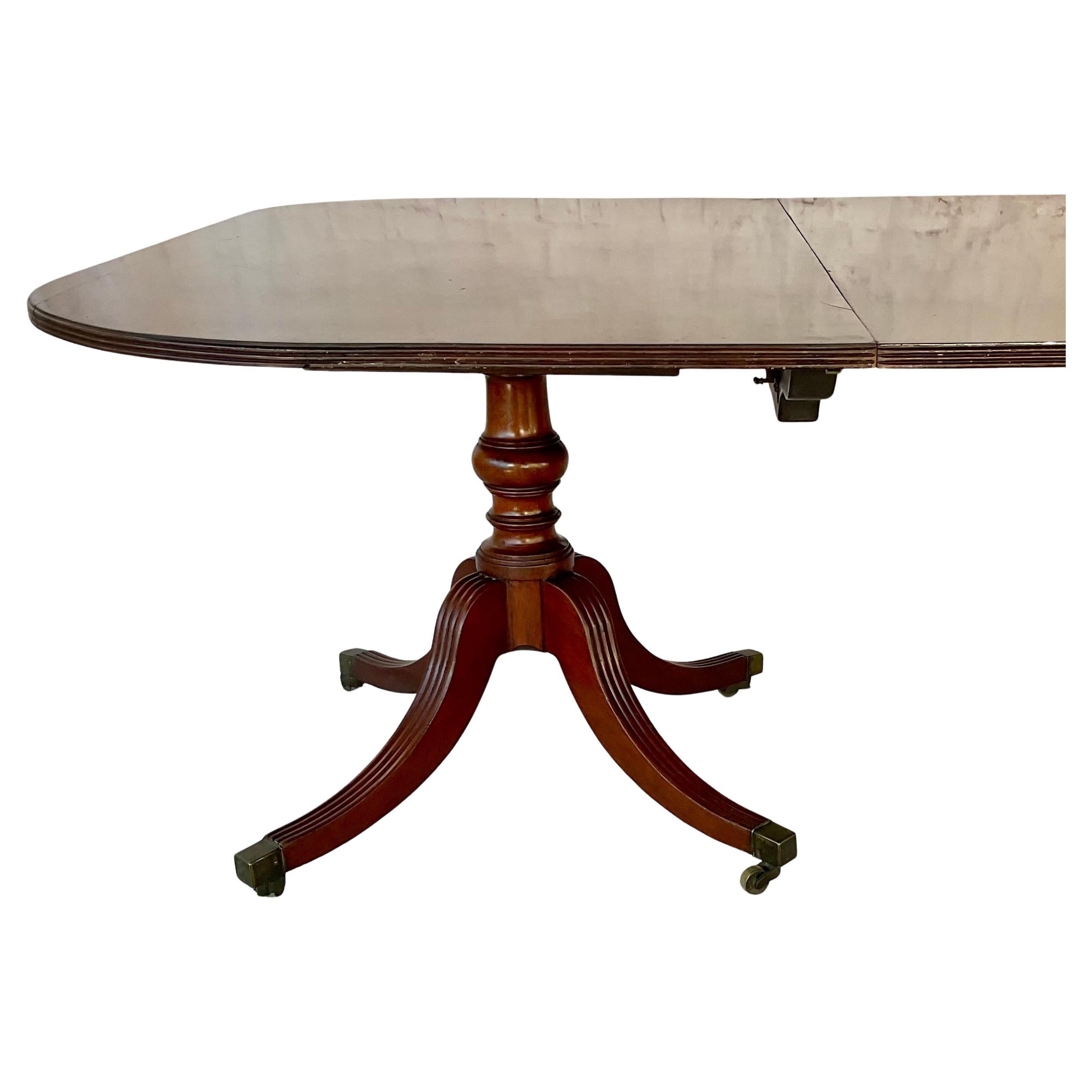 Georgien Table de salle à manger géorgienne en acajou 19ème siècle en vente