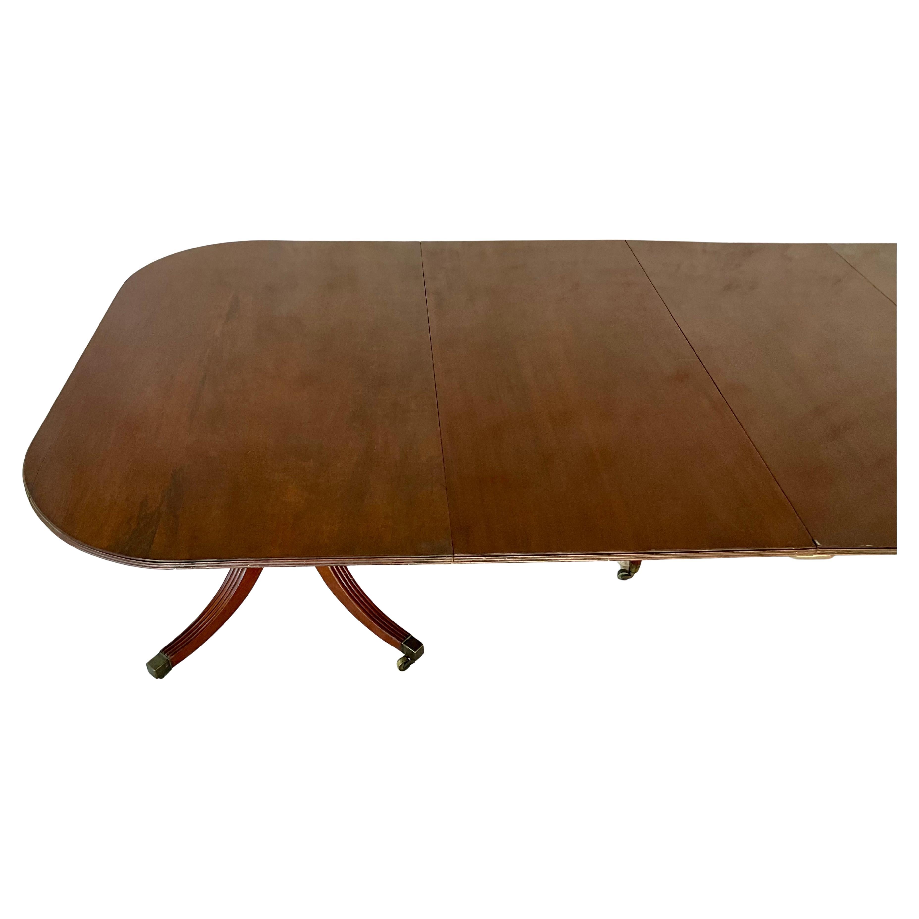 Table de salle à manger géorgienne en acajou 19ème siècle Bon état - En vente à Bradenton, FL