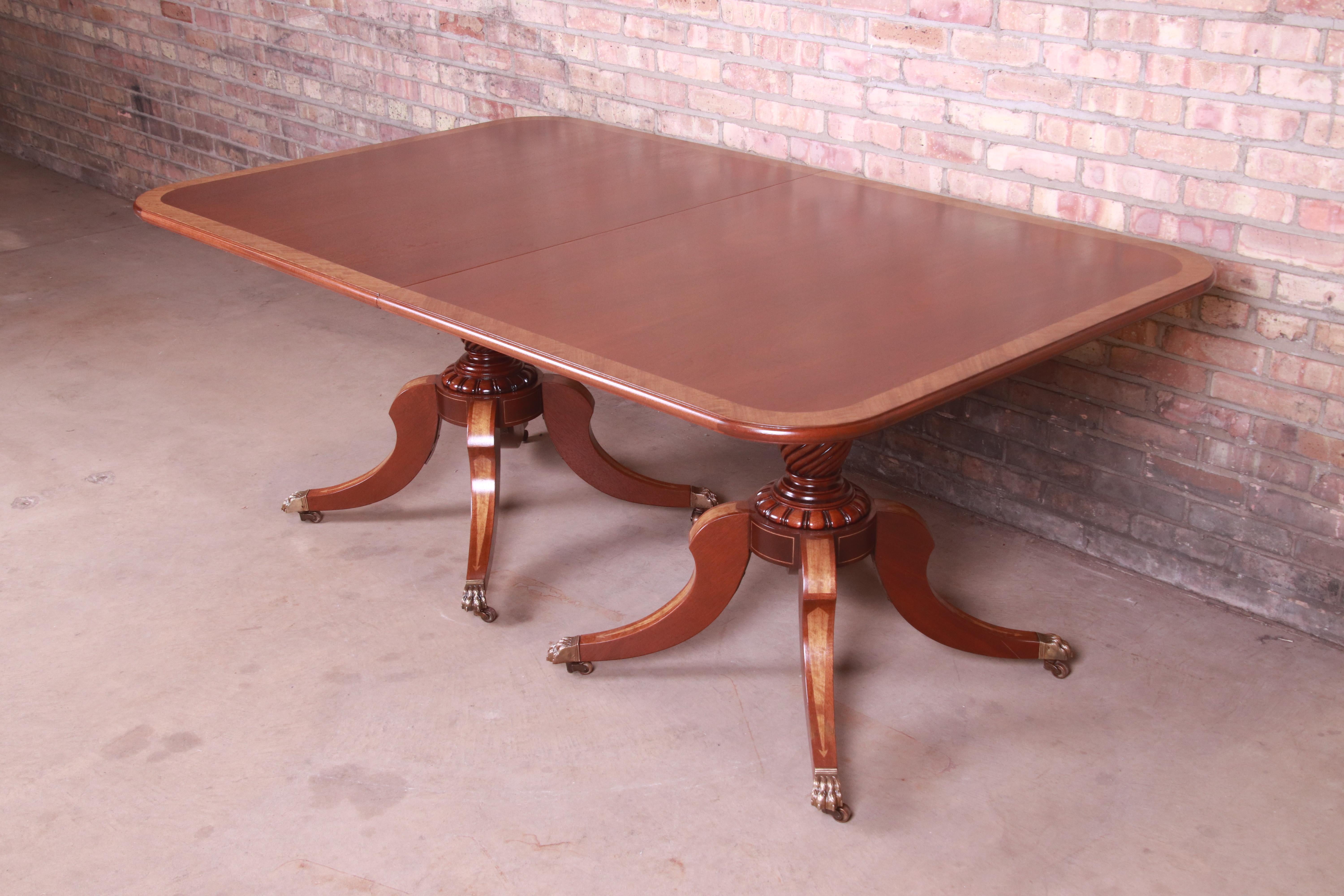 Georgian Mahogany Dining Table in the Manner of Baker Furniture, Refinished 4