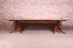 Georgian Mahogany Dining Table in the Manner of Baker Furniture, Refinished