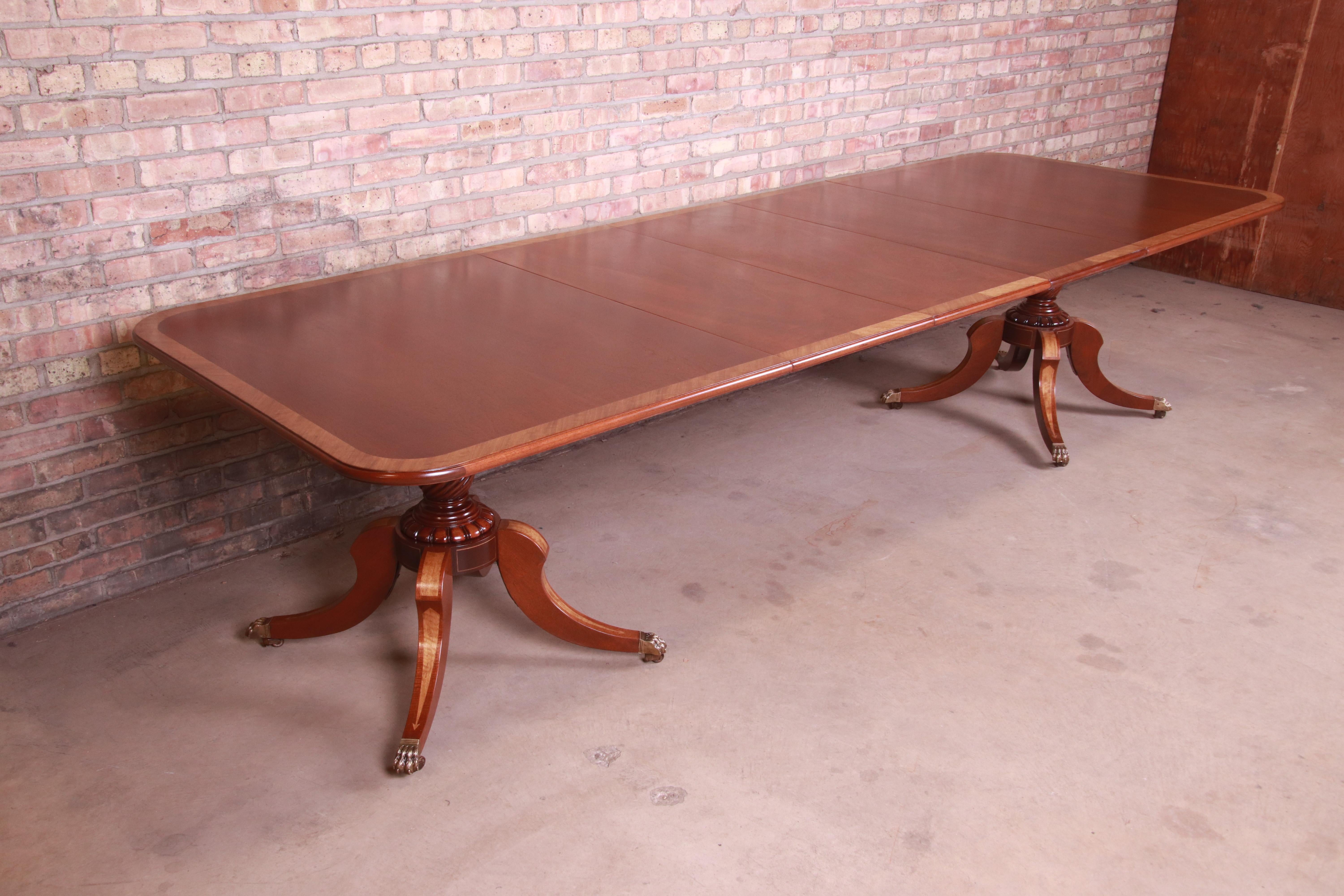 20th Century Georgian Mahogany Dining Table in the Manner of Baker Furniture, Refinished