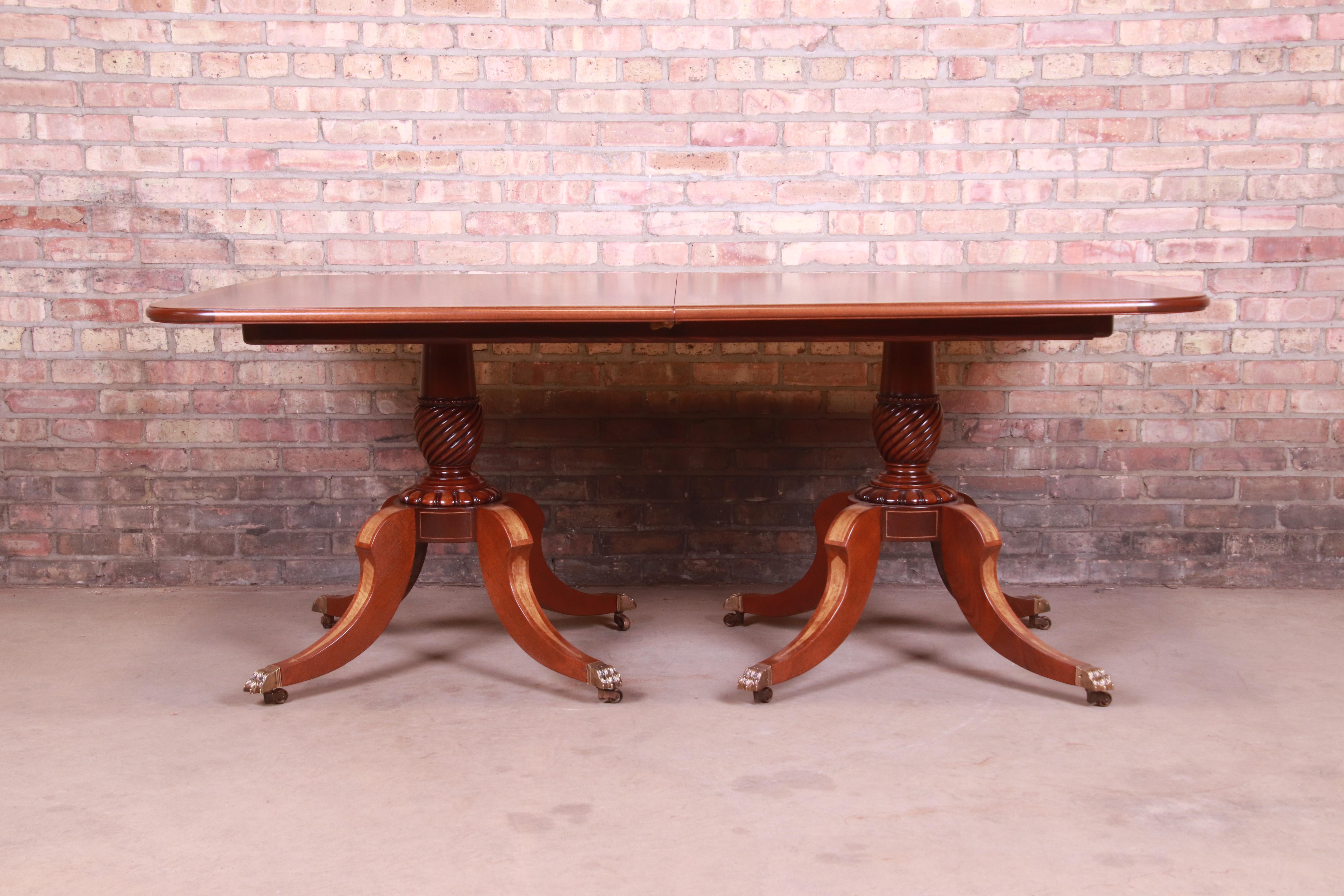 Georgian Mahogany Dining Table in the Manner of Baker Furniture, Refinished 3