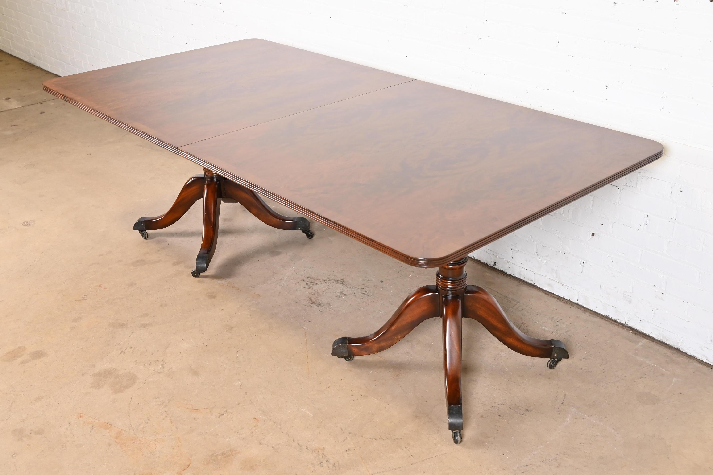 Georgian Mahogany Double Pedestal Dining Table in the Manner of Baker Furniture For Sale 5