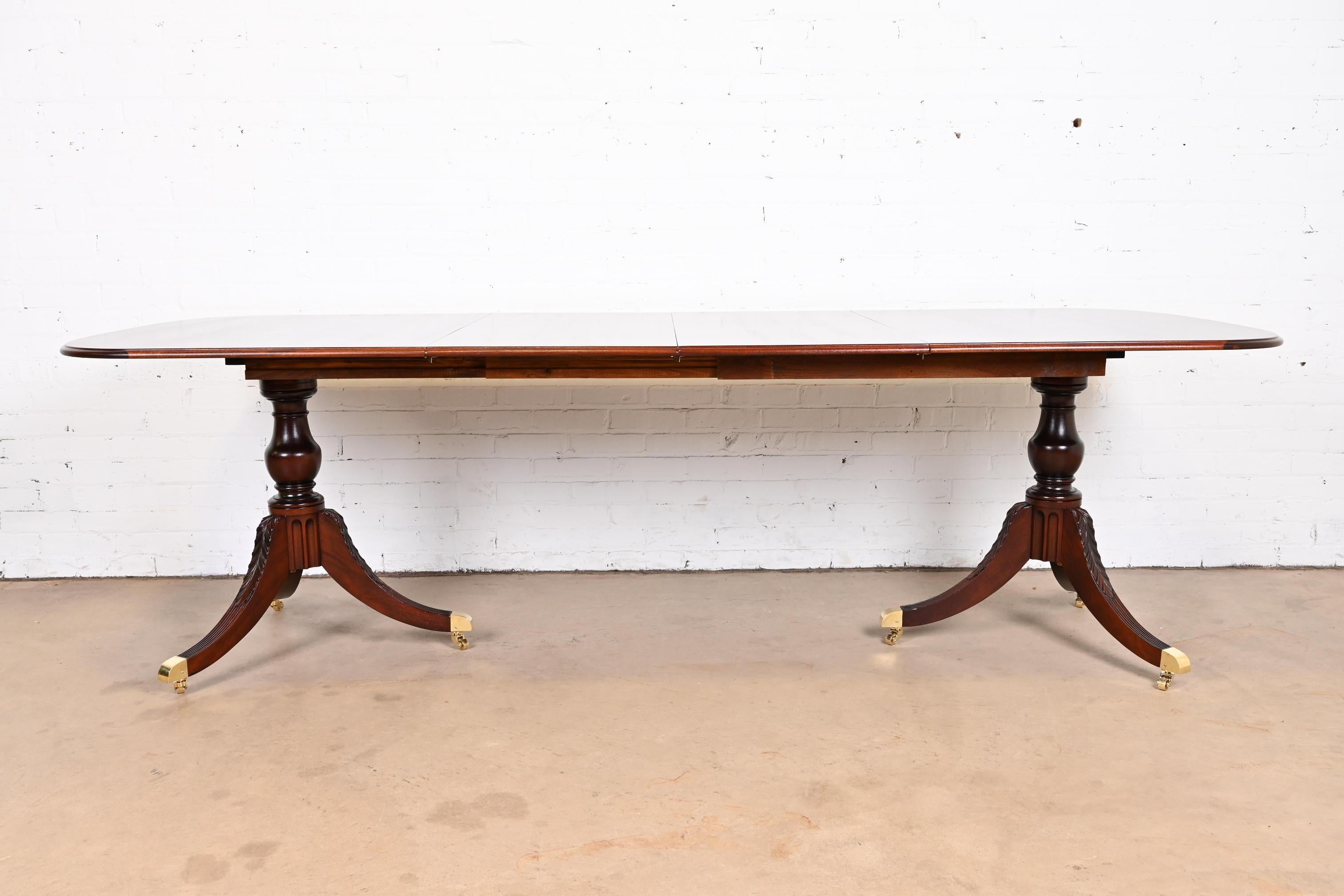 Georgian Mahogany Double Pedestal Dining Table in the Manner of Baker Furniture In Good Condition In South Bend, IN