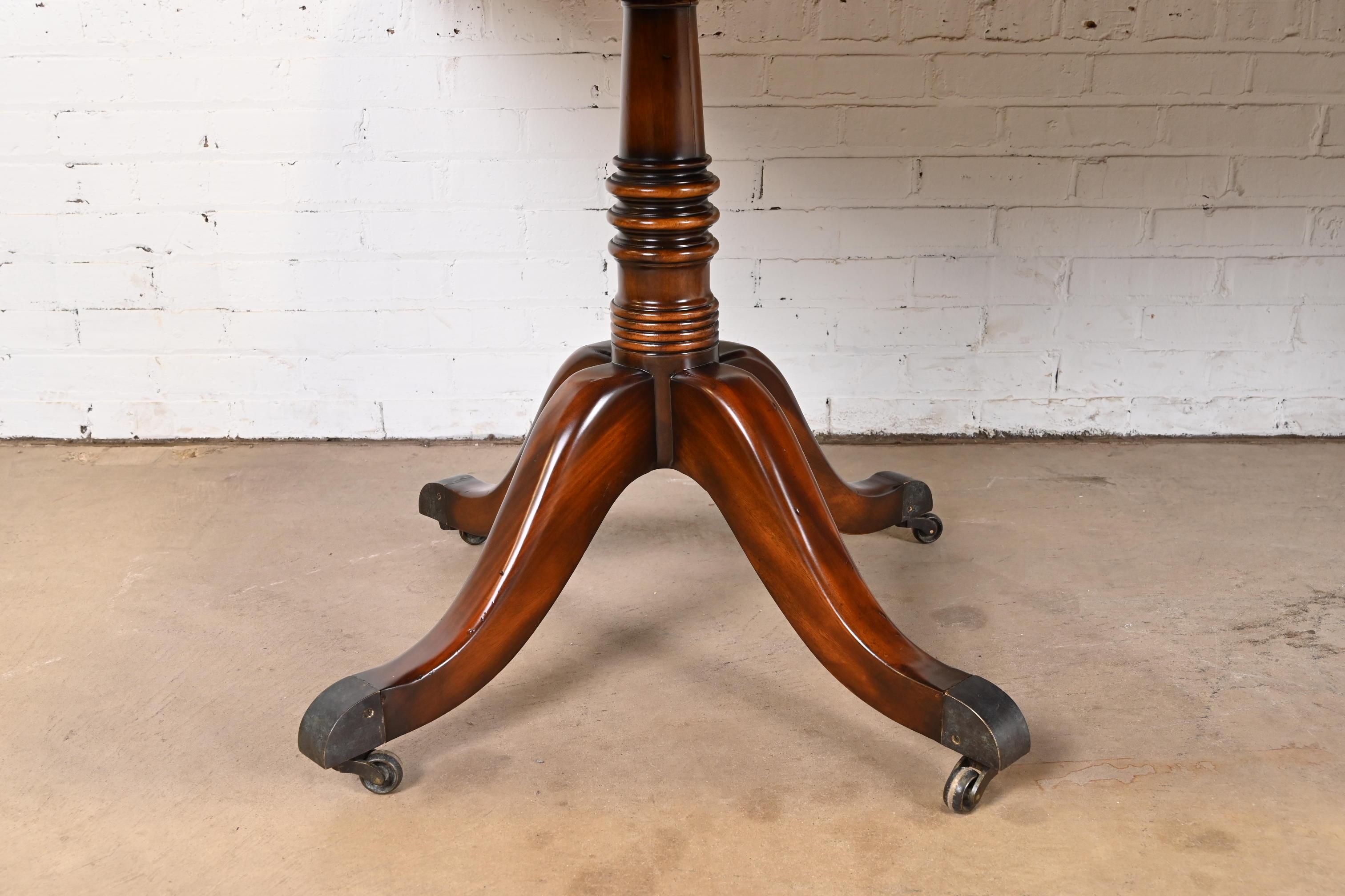 Georgian Mahogany Double Pedestal Dining Table in the Manner of Baker Furniture For Sale 2