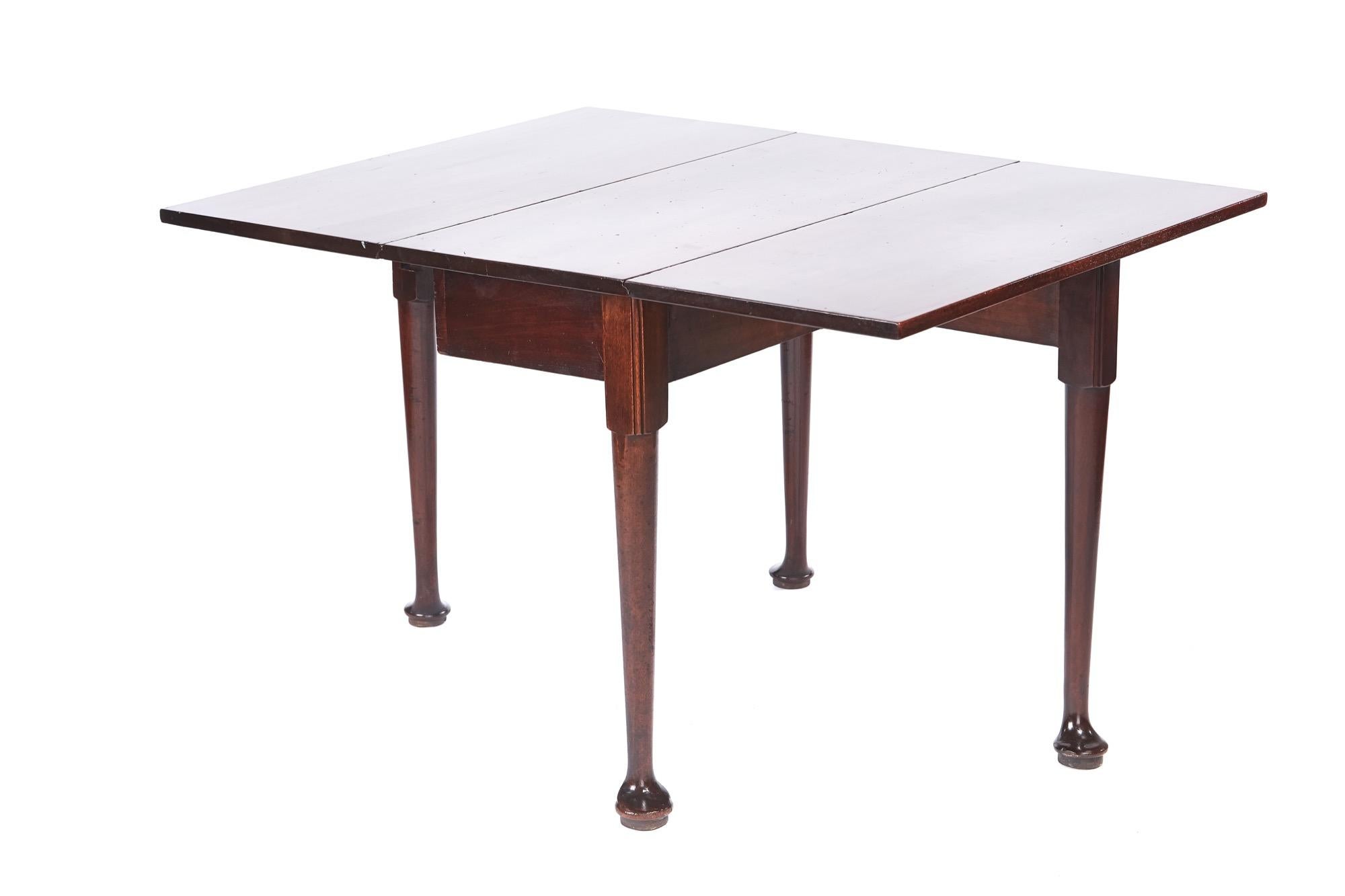 Georgian antique mahogany drop-leaf dining table which has a quality solid mahogany top with two drop leaves, supported by turned legs with pad feet.

In lovely original condition.

 