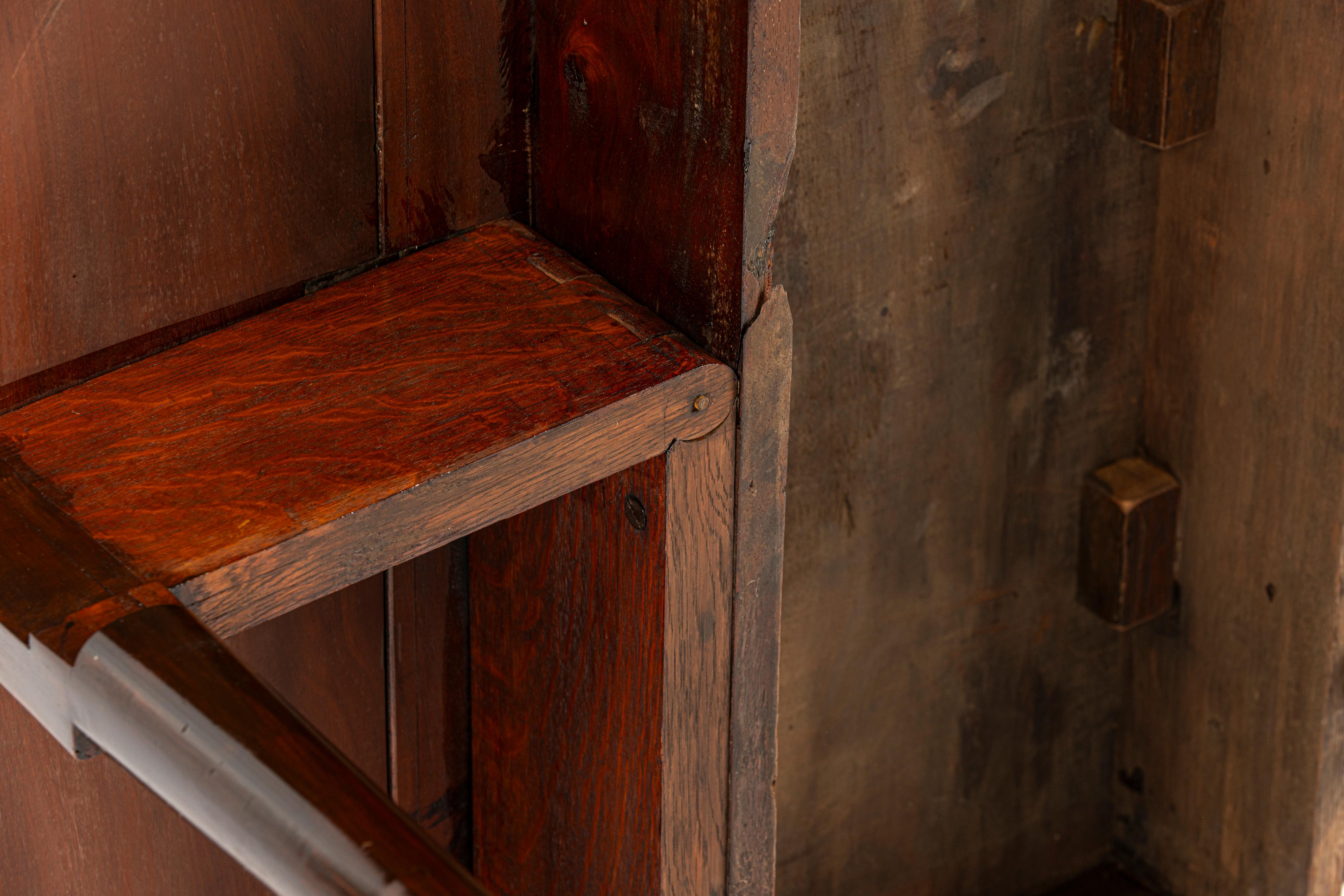 Georgian Mahogany Drop-Leaf Folding Table with Tapering Legs and Pad Feet For Sale 3