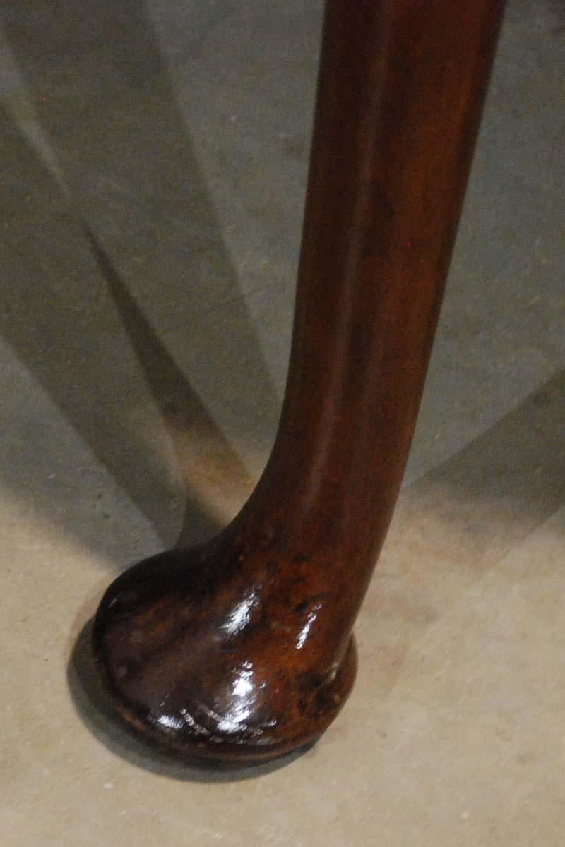 Georgianischer Mahagoni-Klapptisch mit spitz zulaufenden Beinen und Polsterfüßen im Angebot 4