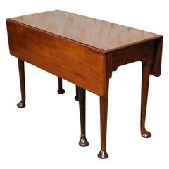Georgian Mahogany Drop-Leaf Folding Table with Tapering Legs and Pad Feet